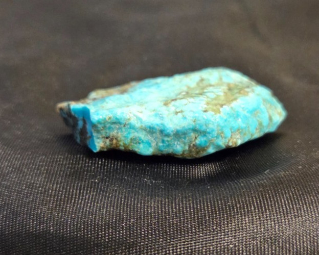 HIGH QUALITY TURQUOISE KINGMAN ROUGH 44 GMS