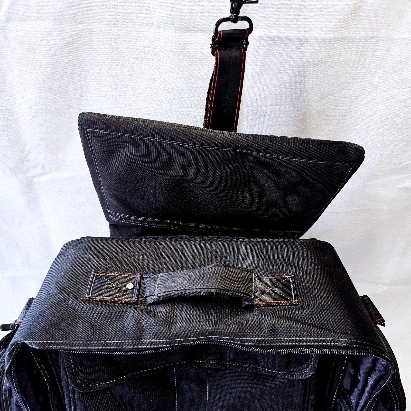 Gigskinz Backpack Unisex OS Black Red DJ Mixer Gear Case Damaged Zipper Pull Bag