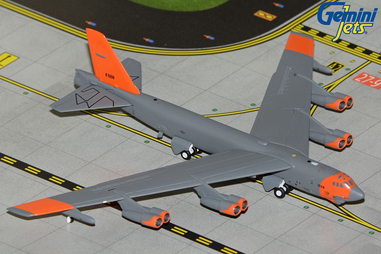 GeminiJets 1:400 US Air Force B-52H Stratofortress Wollfpack GMUSA149 IN STOCK