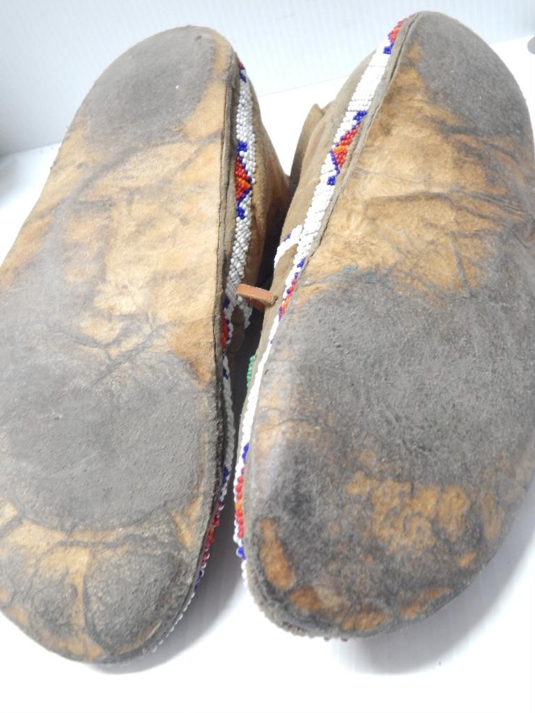 ANTIQUE c.1900-20s MONTANA CROW INDIAN FLORAL BEADED MOCCASINS - xlnt condition