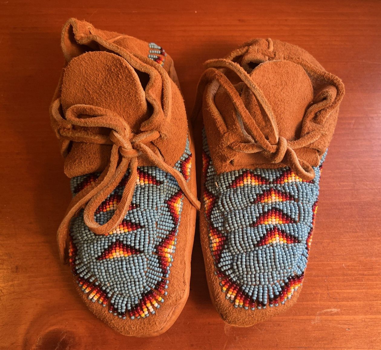 Beautiful Hand Made Beaded Vintage Native American Moccasins Size 8”