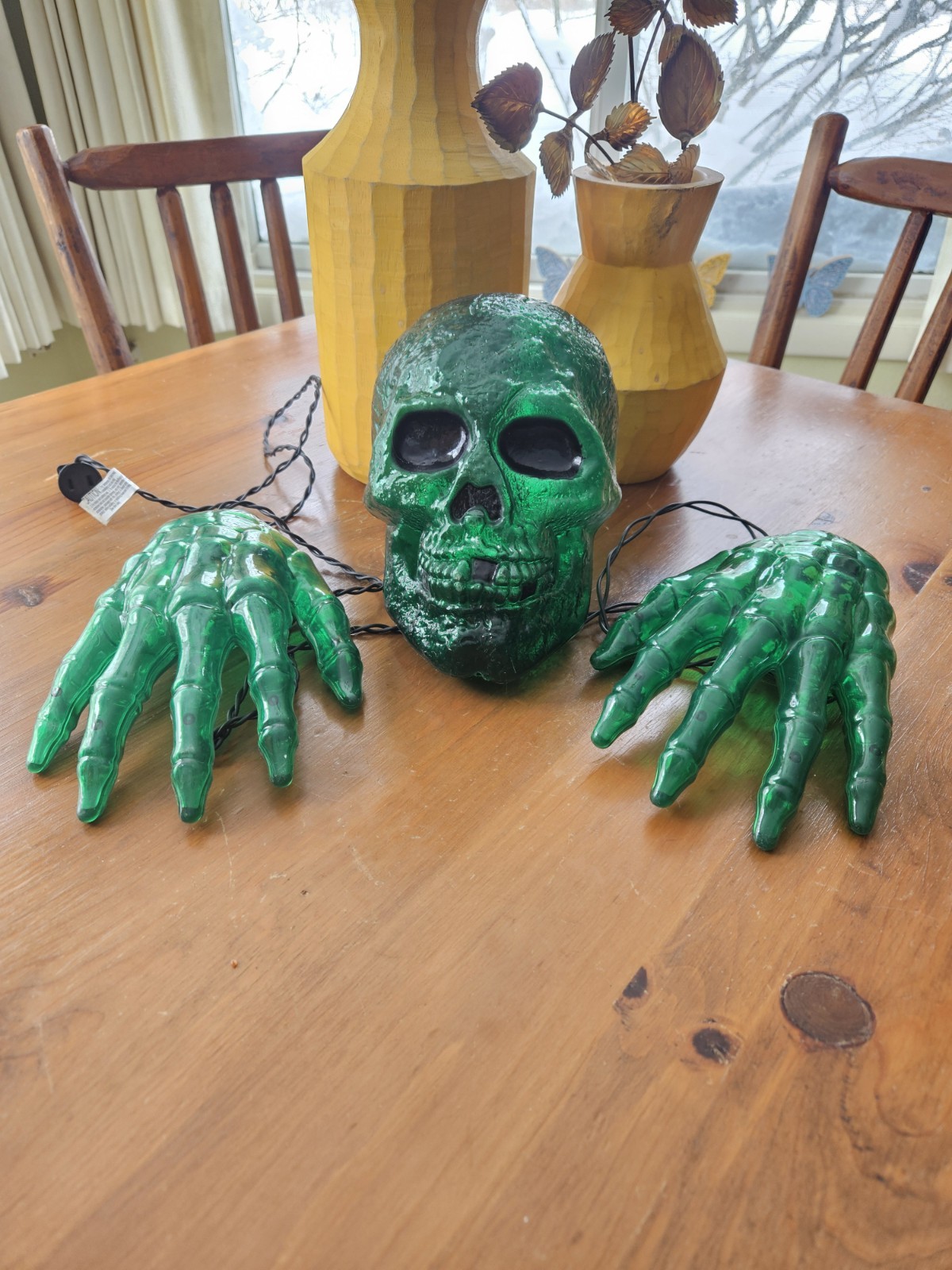 VTG Working Halloween Series Light Up Skull W Hands 3 Piece Clear Green
