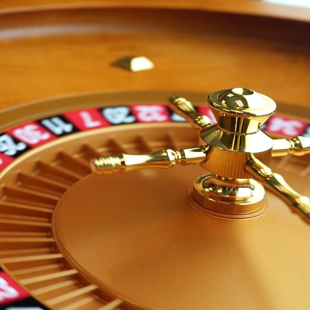 18-Inch Wood Roulette Wheel Set with 2 Balls – Satin Mahogany Finish – NEW