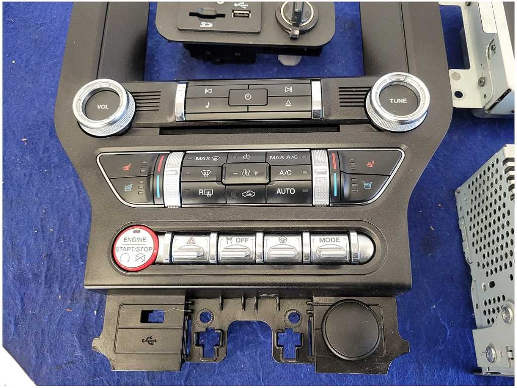 2015 Ford Mustang GT S550 Radio Sync Receiver Audio Info Screen Face Plate 2802
