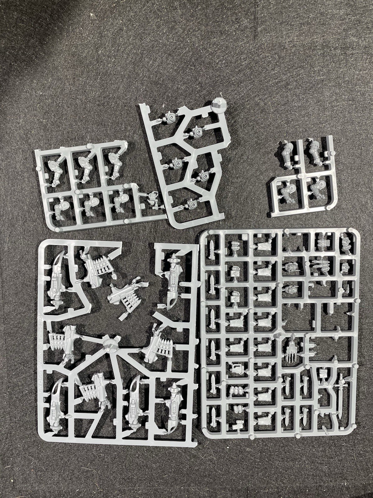 Warhammer 30k / Horus Heresy Space Marine Legionaires bits Lot & Special Weapons