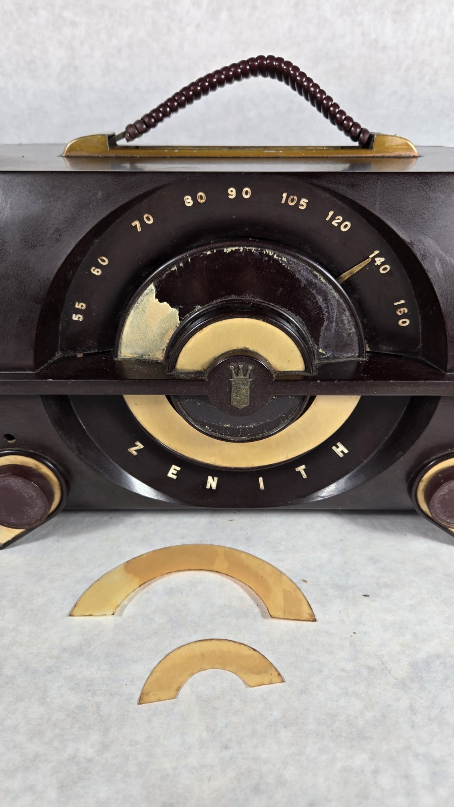 Vintage MCM Zenith Model J615 AM Tabletop Tube Radio POWERS ON/PARTS See Photos