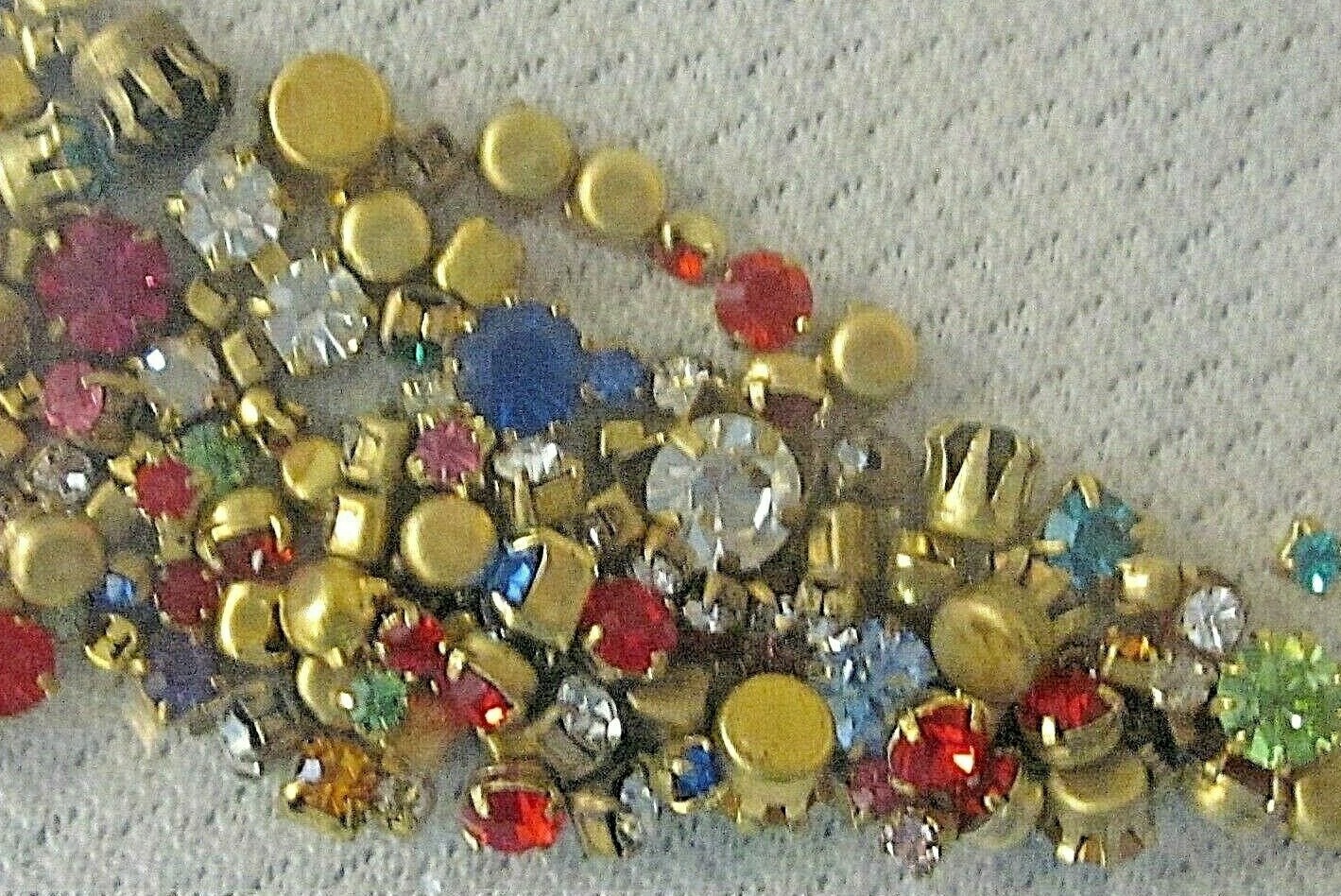 ALL SWAROVSKI SINGLE RHINESTONES IN SETTINGS 50 ROUND CRYSTAL LOT VTG JEWELRY