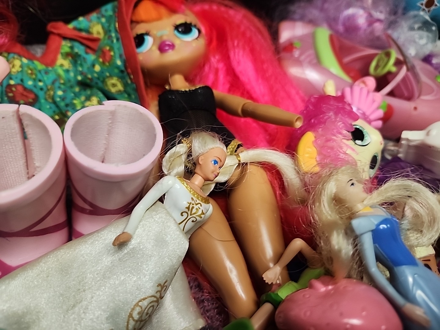 Mixed Girl Toys Clean Up Lot - Barbie, Trolls, Strawberry Shortcake & More!