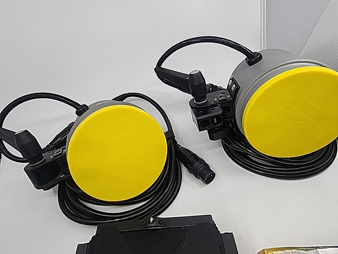 Dynalite 2040 Studio Flash Heads Lot of 2 with Cables Etc. Fan Cooled Tested