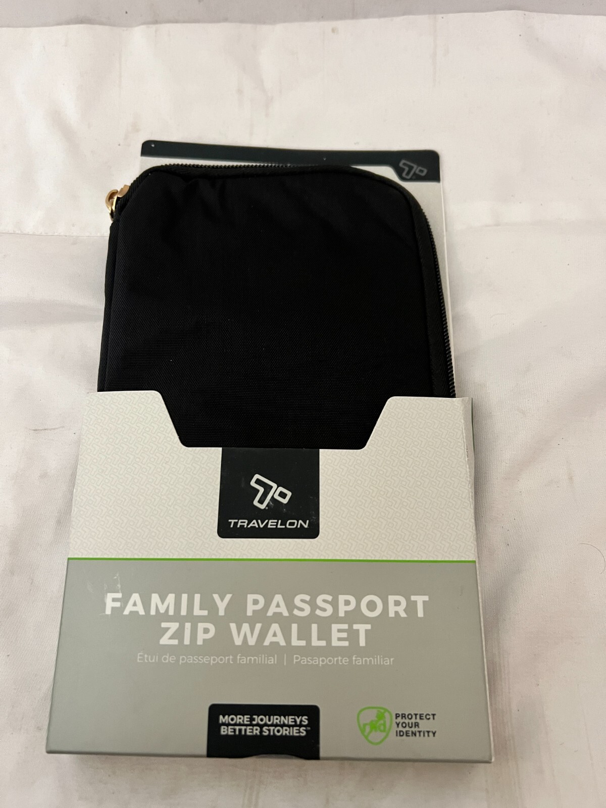 New Travelon RFID Blocking Family Passport Zip Wallet Black ONE SIZE