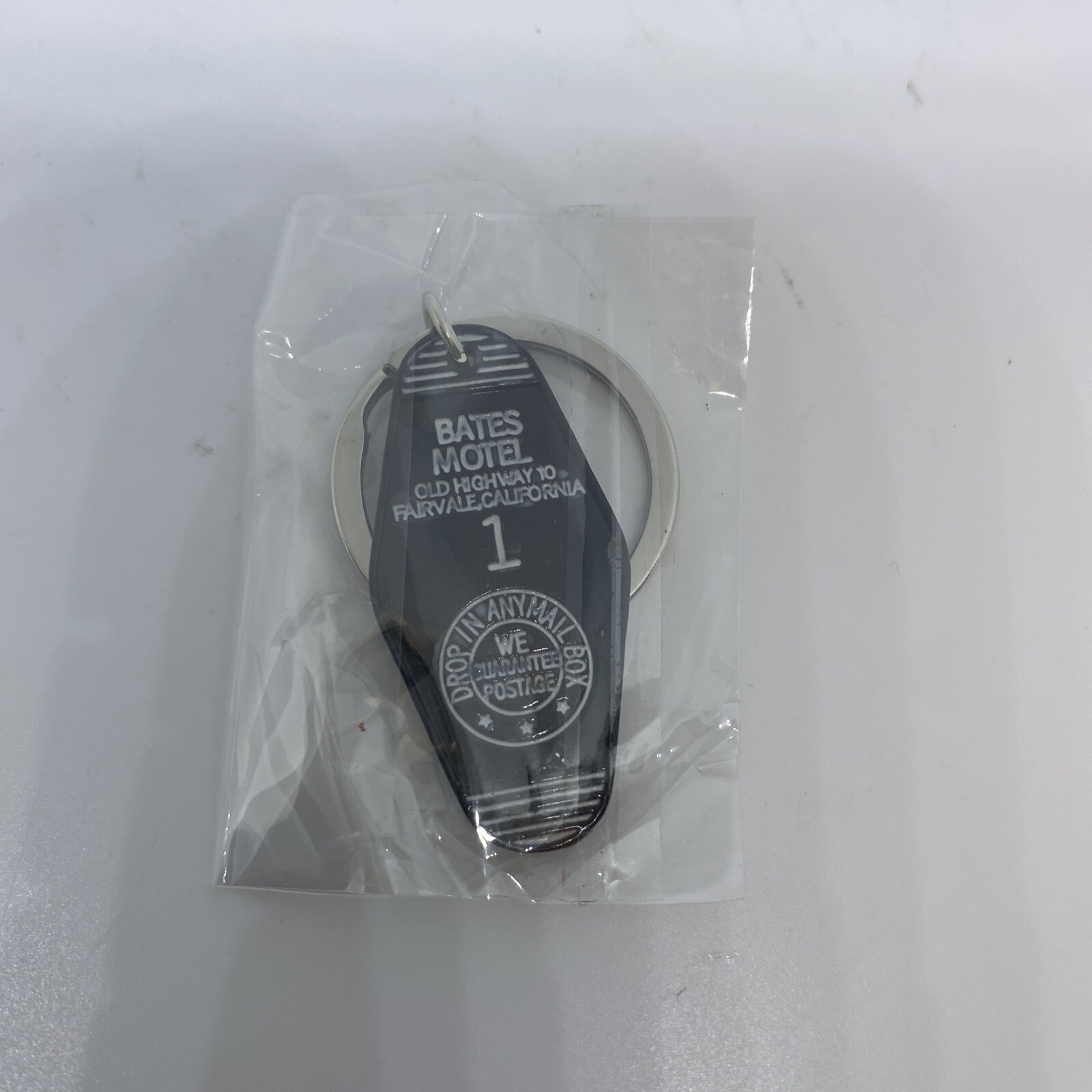 Black Psycho Bates Motel Room Horror Movie Film Keychain NEW Key Key Tag 1.75”