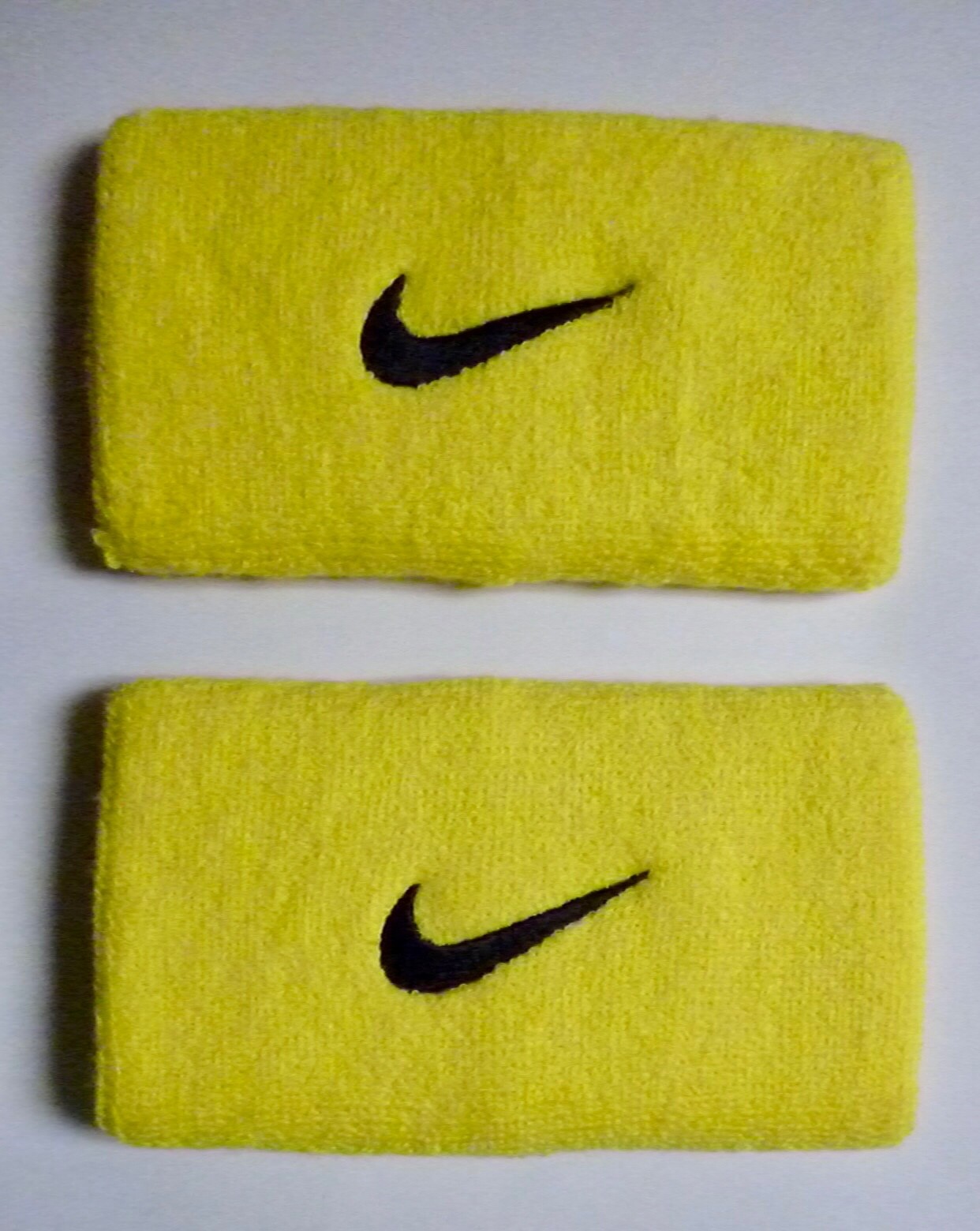 NWT 1 Pair OREGON DUCKS Nike Doublewide Wristbands Yellow/Black Swoosh sweatband