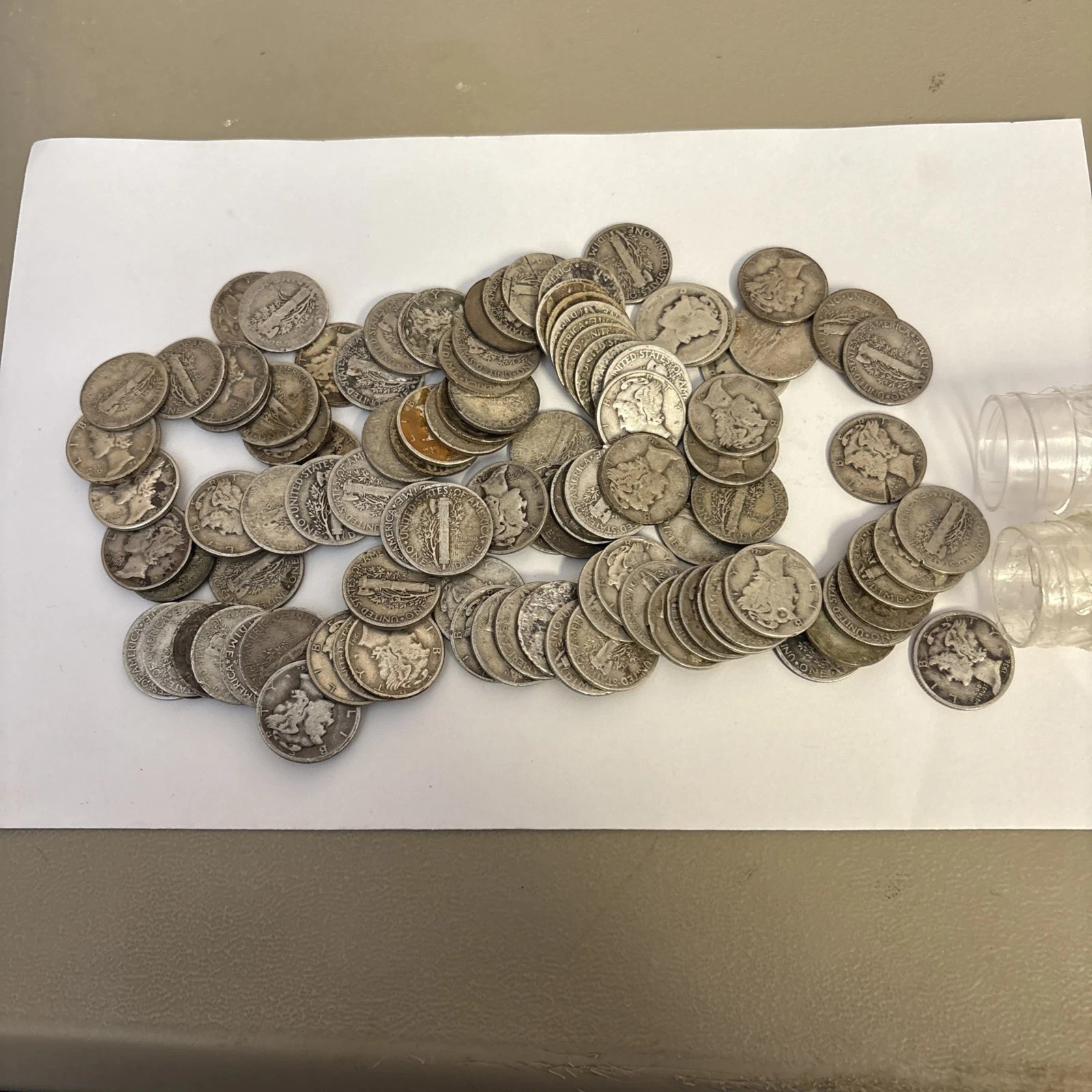 ONE Mercury Silver Dime 1916 - 1945 PDS Cull , Dirty , Damaged coins