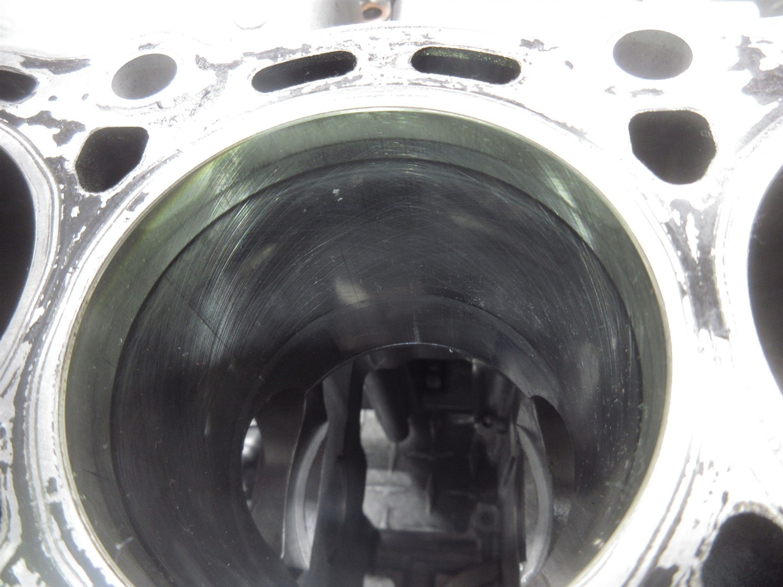 2007 06-07 Suzuki GSXR 600 GSXR600 Crankcase Case Engine Motor Block Piston Lot