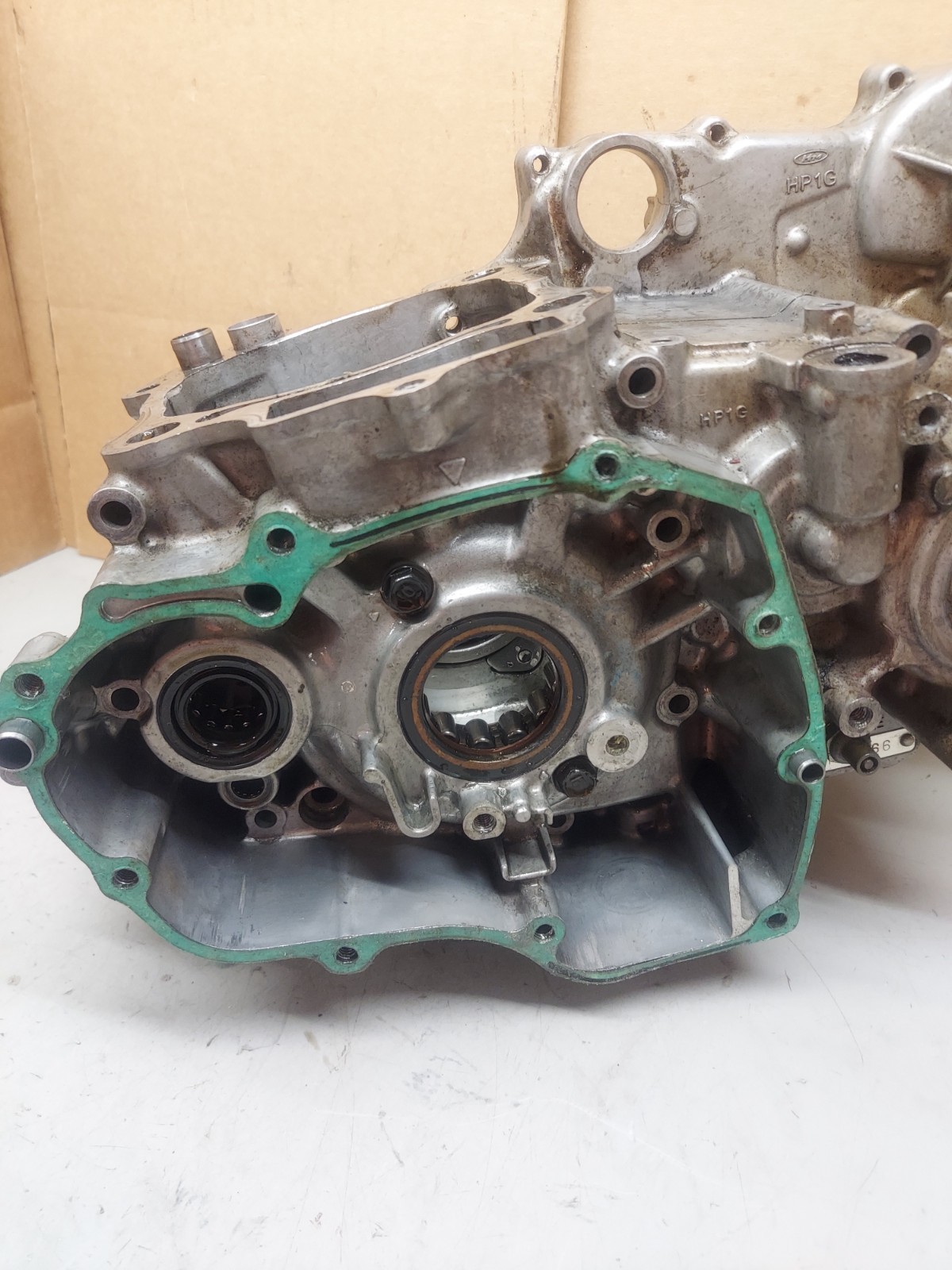 06-14 Honda trx450r crankcase left right inner case bottom end *READ ALL*