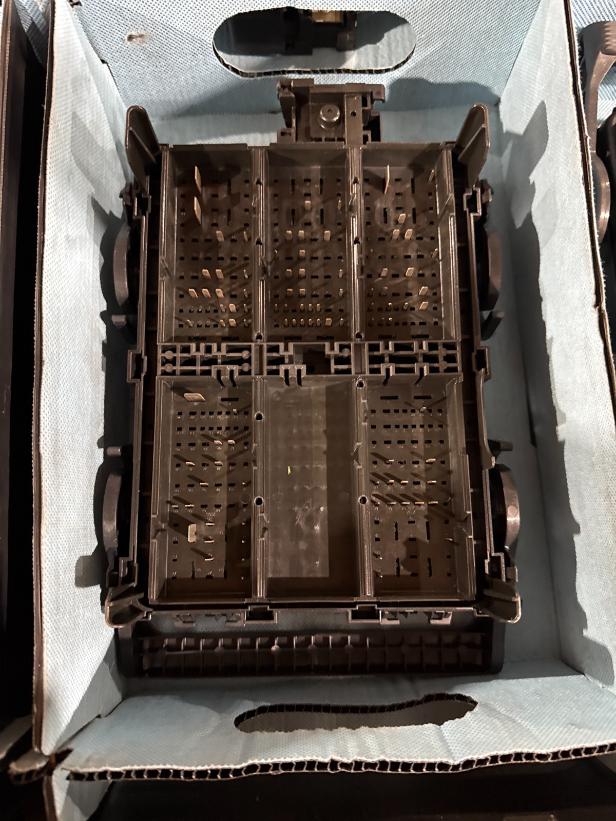 2014-2019 CHEVROLET CORVETTE C7 UNDER THE HOOD FUSE BOX RELAY JUNCTION BLOCK OEM