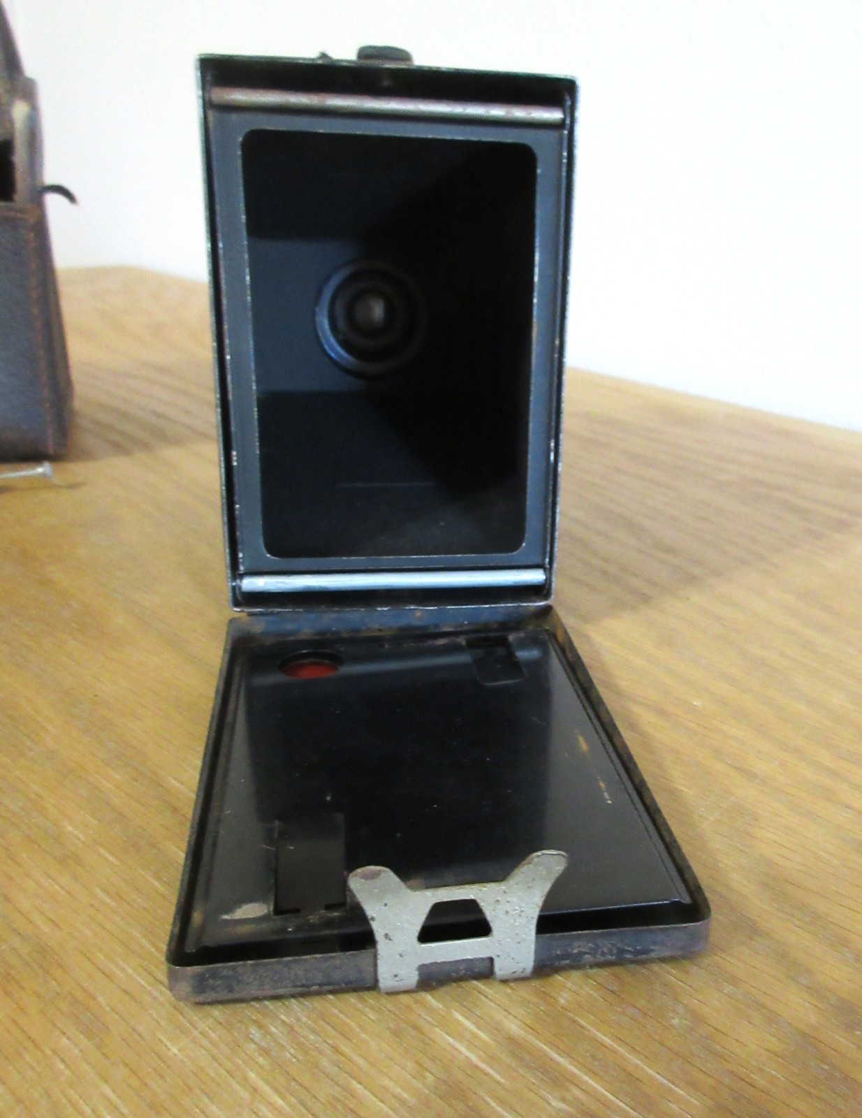 (O) Balda Rollbox Camera w/ Leather Case and Remote Cable Thread, 1930s