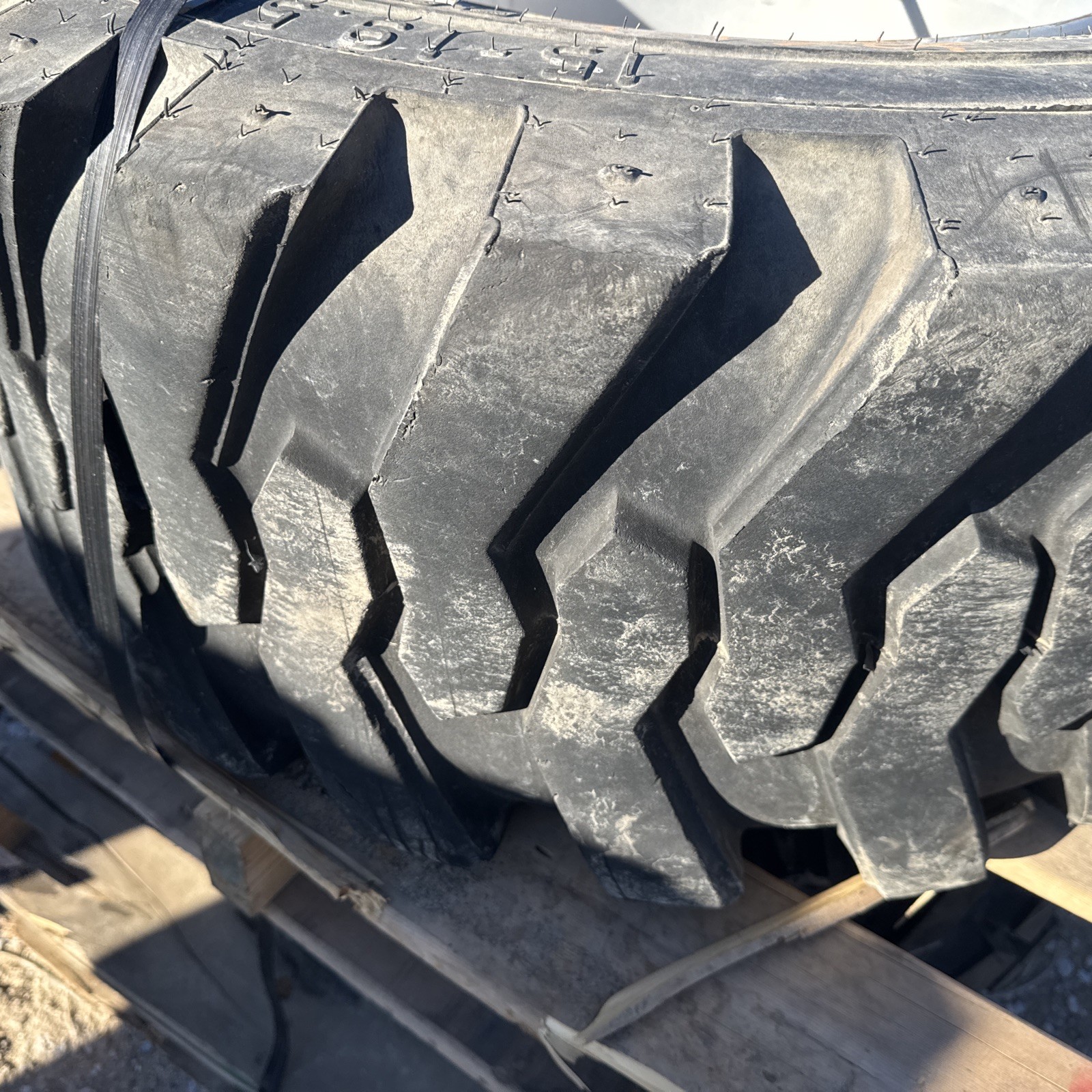 15x19.5 Boom Lift Tire Titan 12 Ply