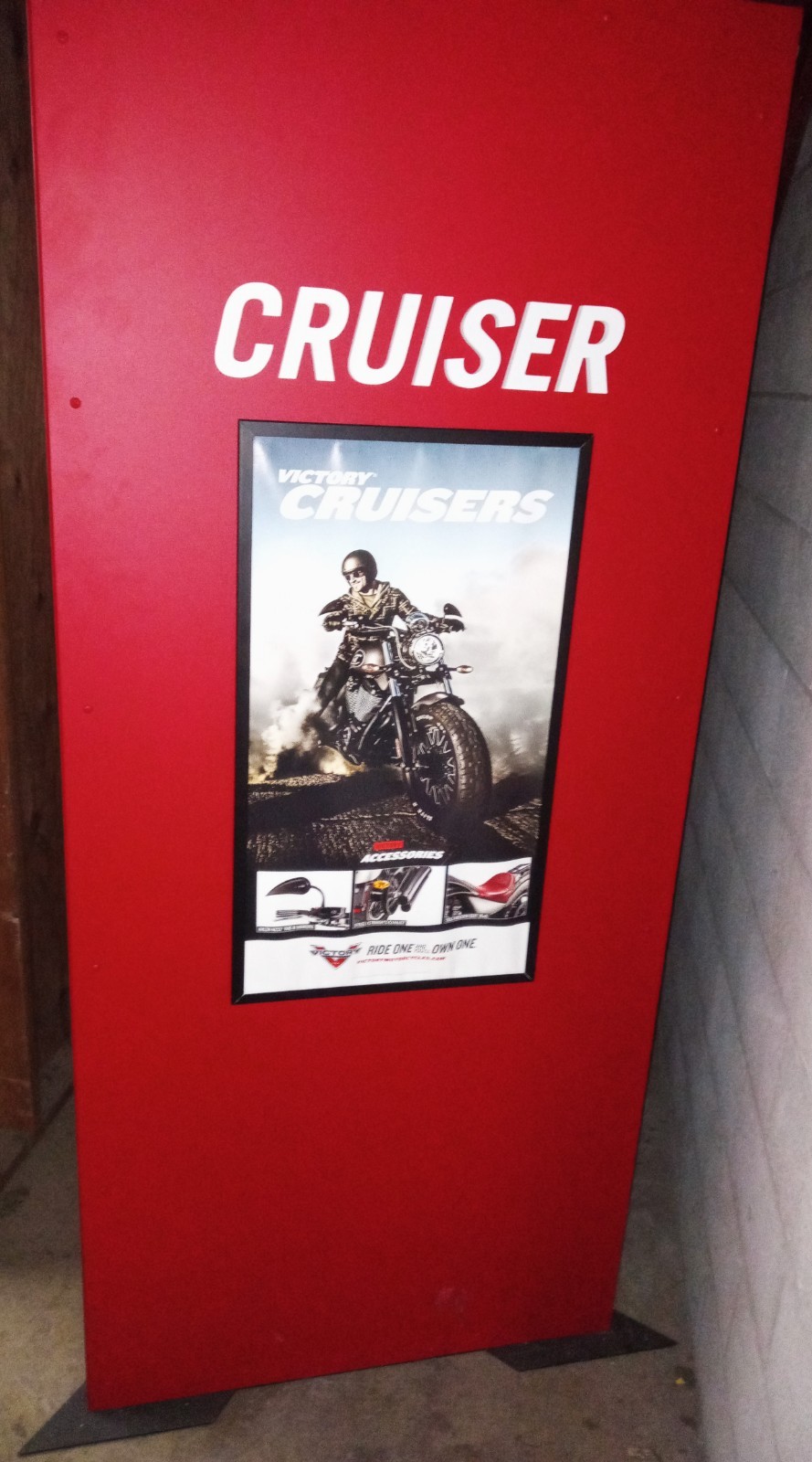 VICTORY MOTORCYCLE DEALER LARGE 3 PC KIOSK SHOWROOM FREESTANDING METAL TRI SIGN