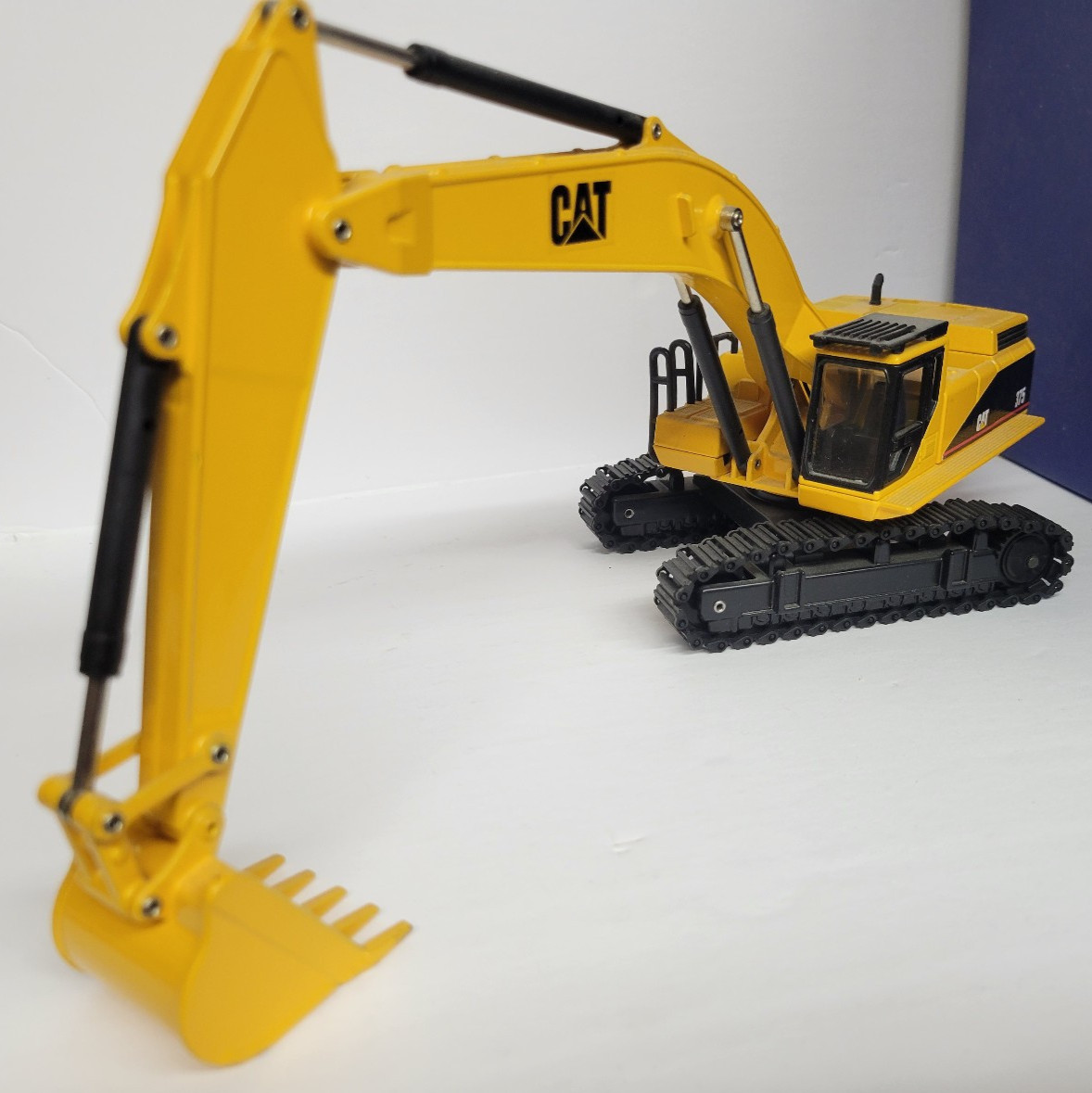 Caterpillar Cat 375 1/50 Diecast Excavator JOAL #189