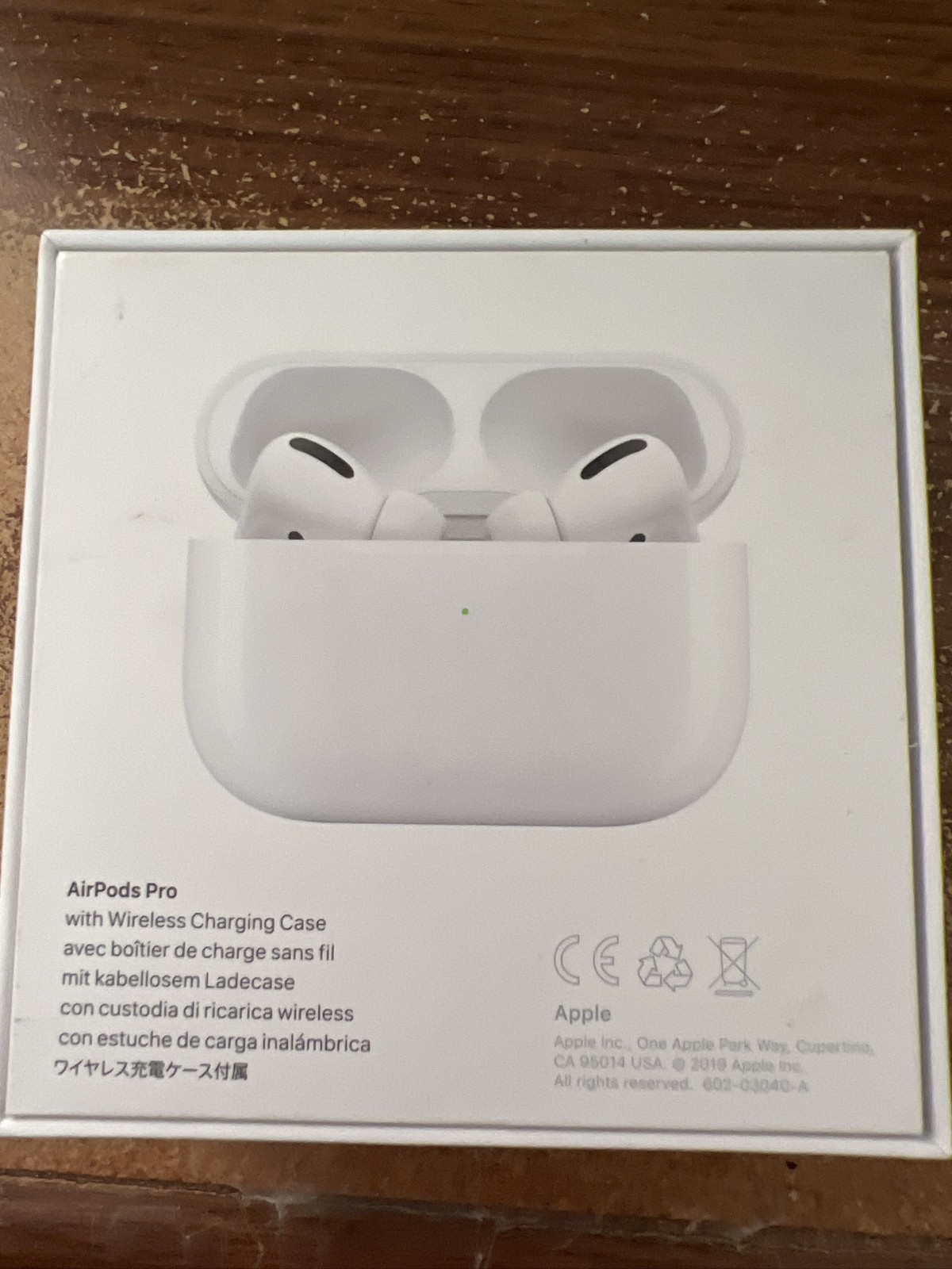 Apple AirPods Pro 2nd Gen MagSafe Charging Case USB-lighting cable White