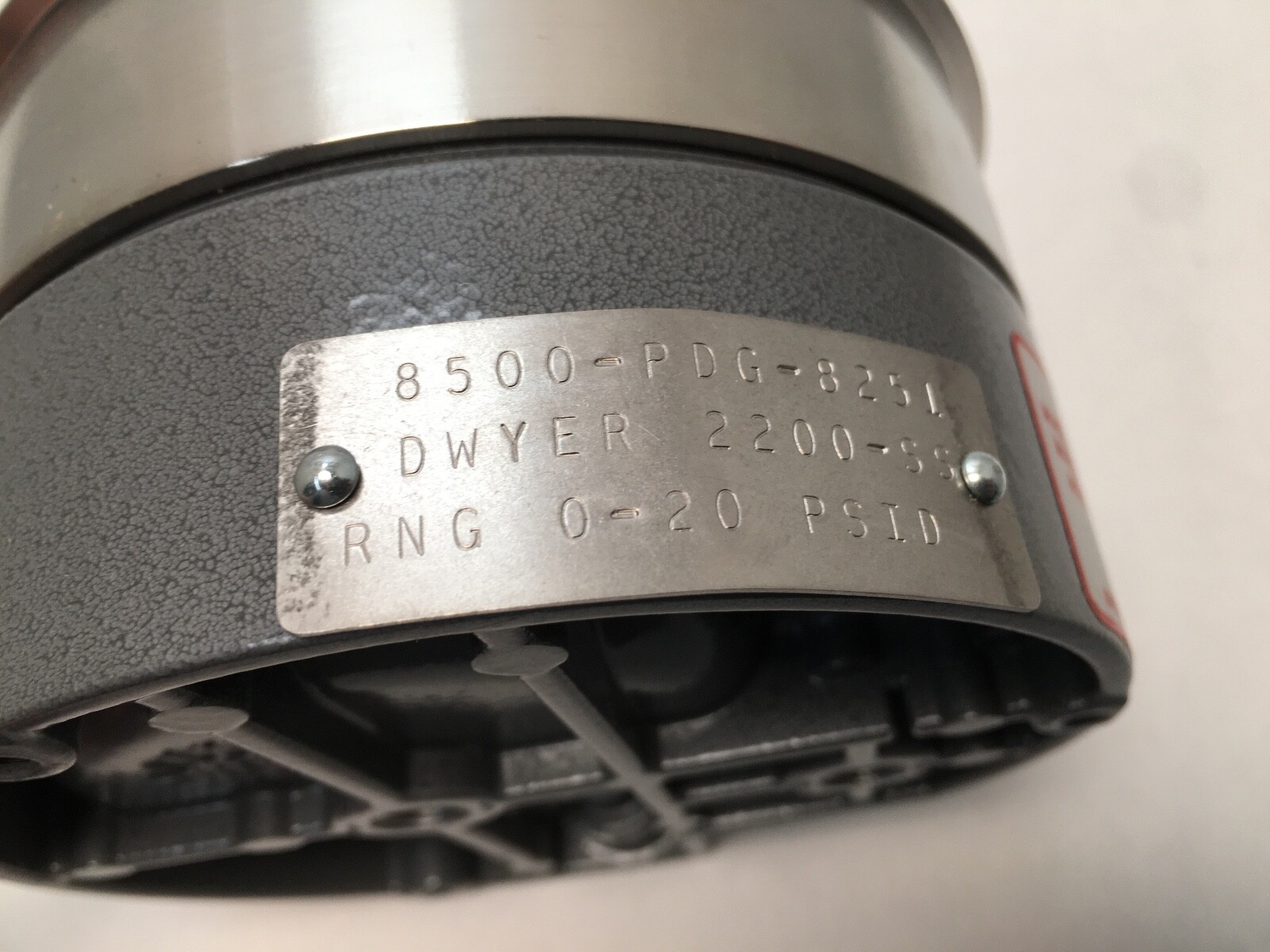 Dwyer 2220-SS-ST Magnehelic Pressure Gauge 0-20 psi 2000 S41978801 W24AF USA