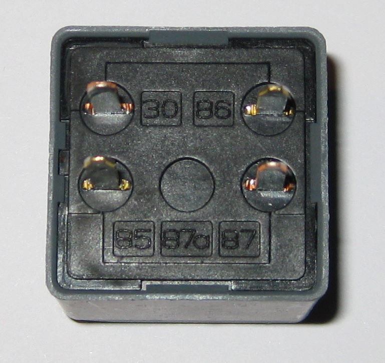 2 X Tyco 12V DC Automotive Relay - 30A - VF28 GM Car SPST NO Relay - N.O.