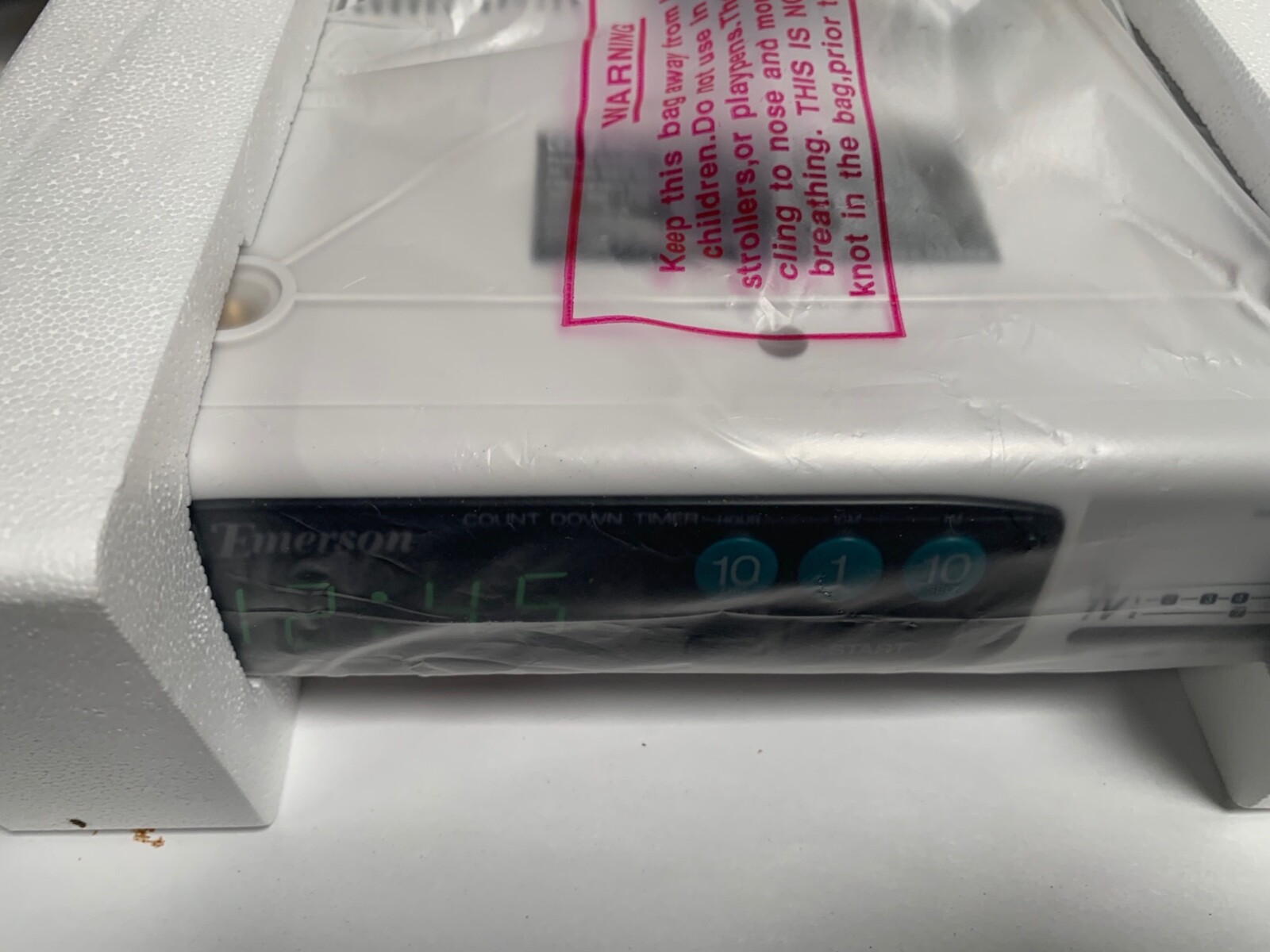 Vtg NEW Emerson Model CK5935C Under Cabinet Space Saver AM-FM Radio Clock (A17)