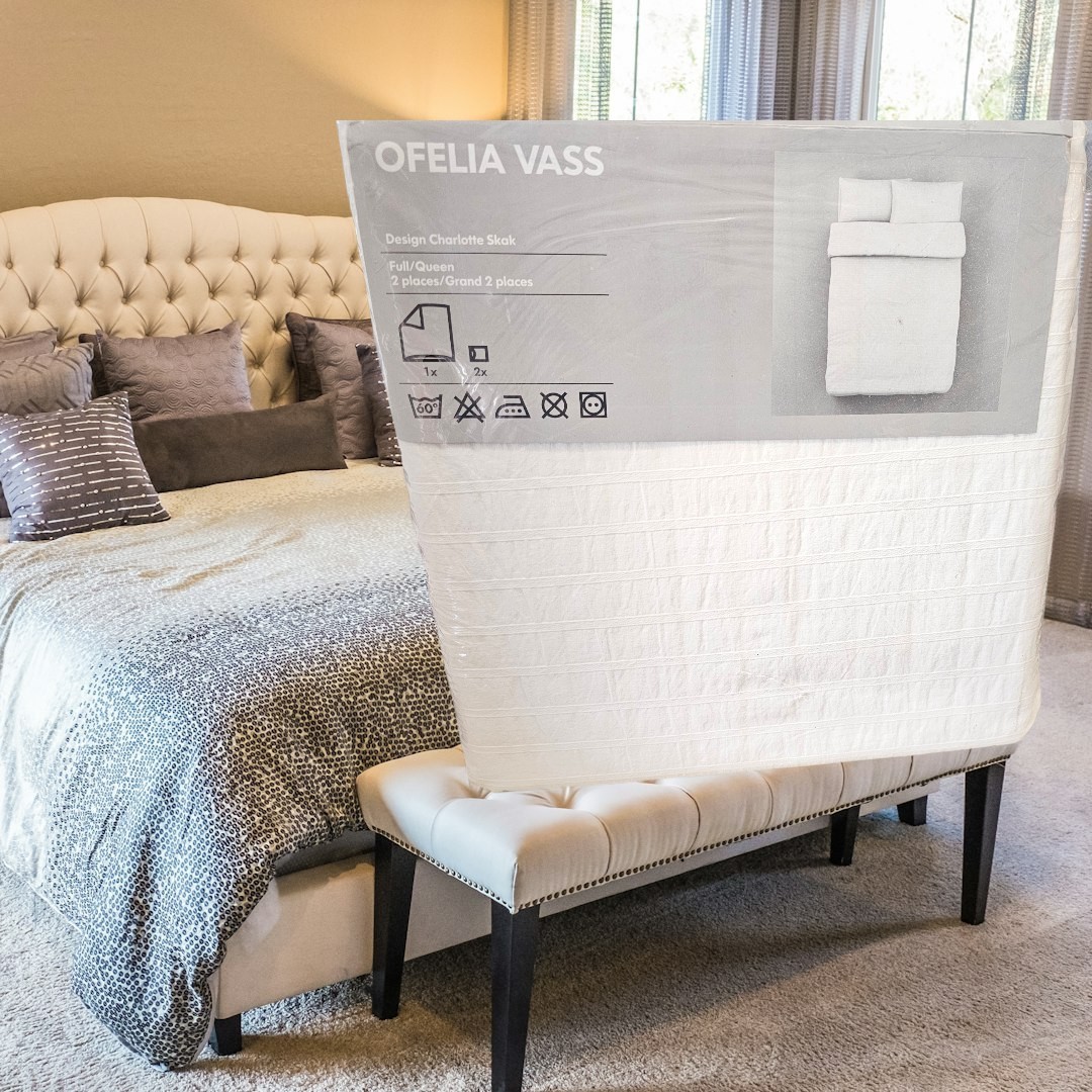 NEW: Ikea OFELIA VASS Full/Queen Duvet  White cover and 2 pillowcases