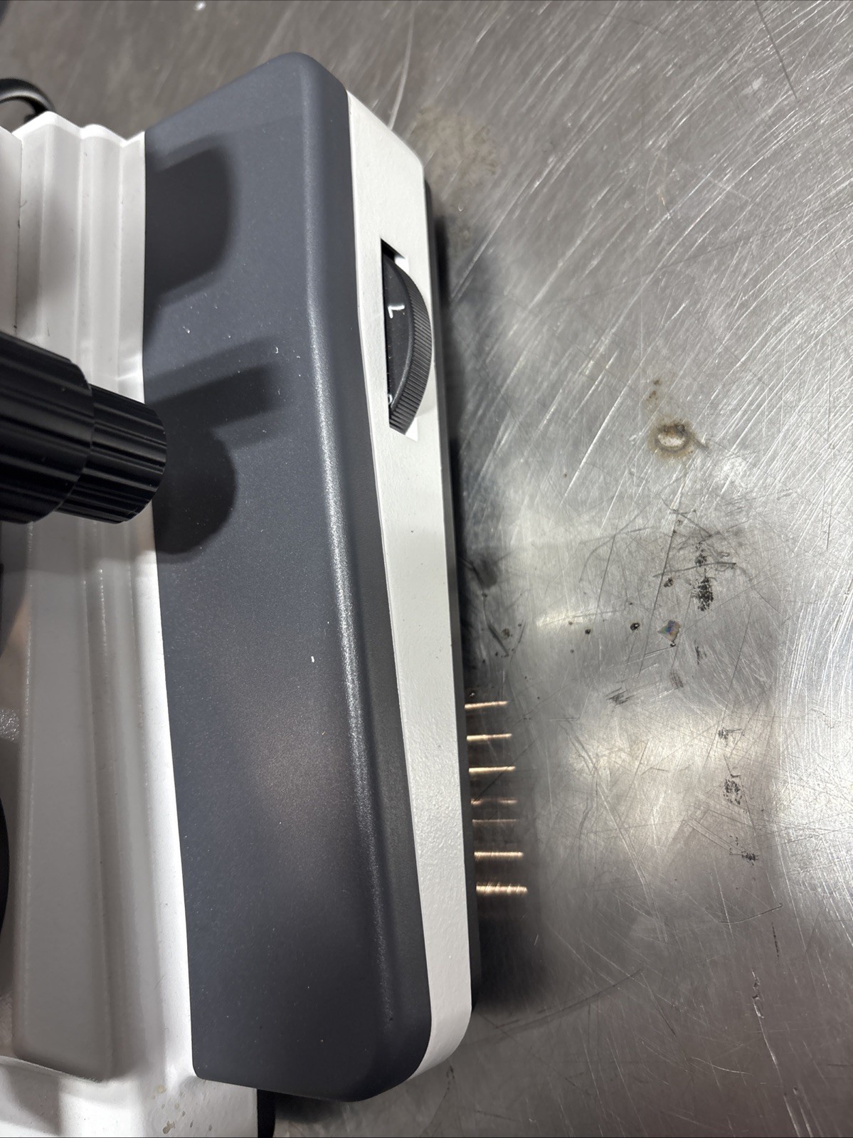 Fisher Scientific Microscope W/4 Objective Lenses EA 10 40 100 4 160/0.17 1.25