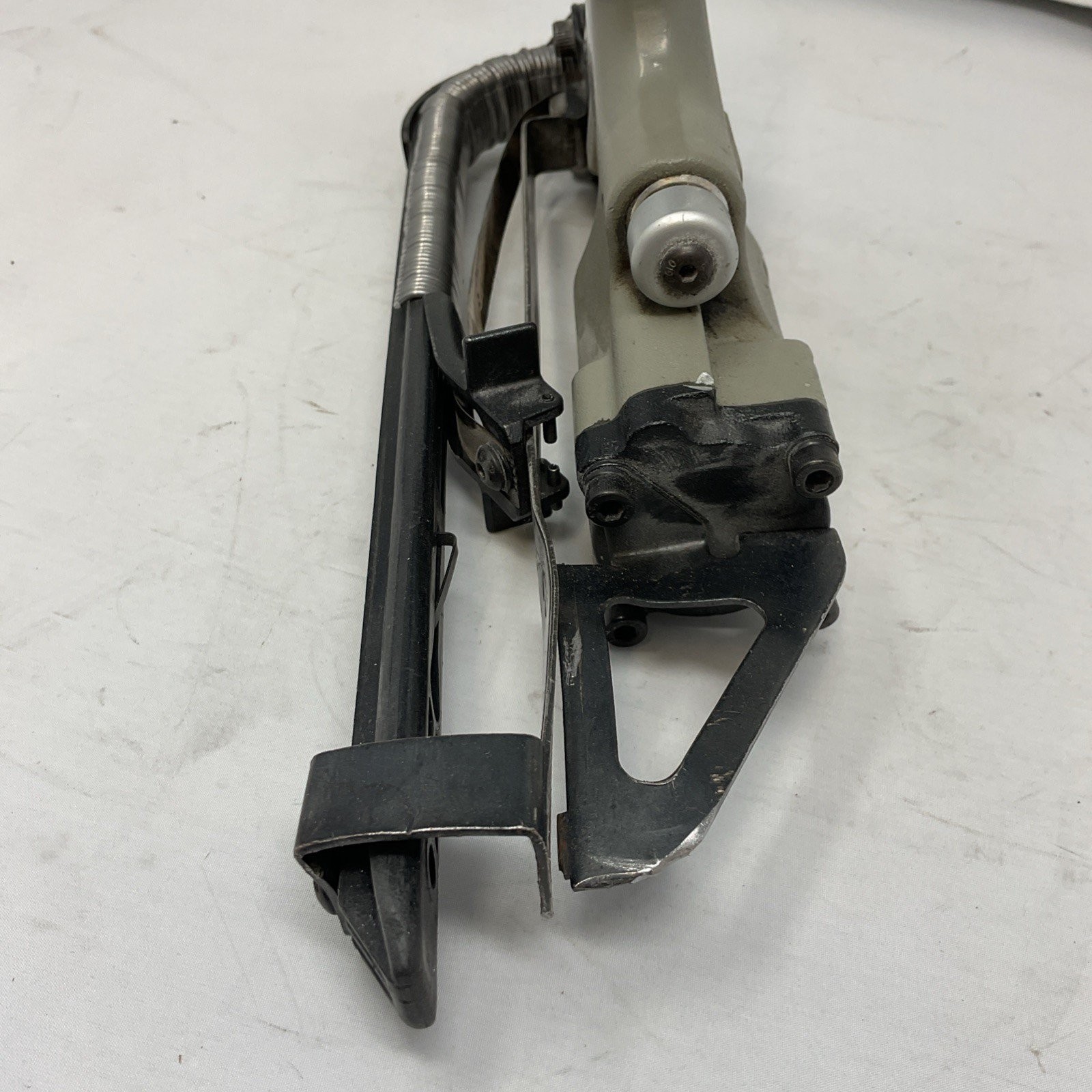 WOODPECKER C-7EA 15 Gauge Pneumatic Hog Ring Gun 3/4-Inch with Slim Long Nose