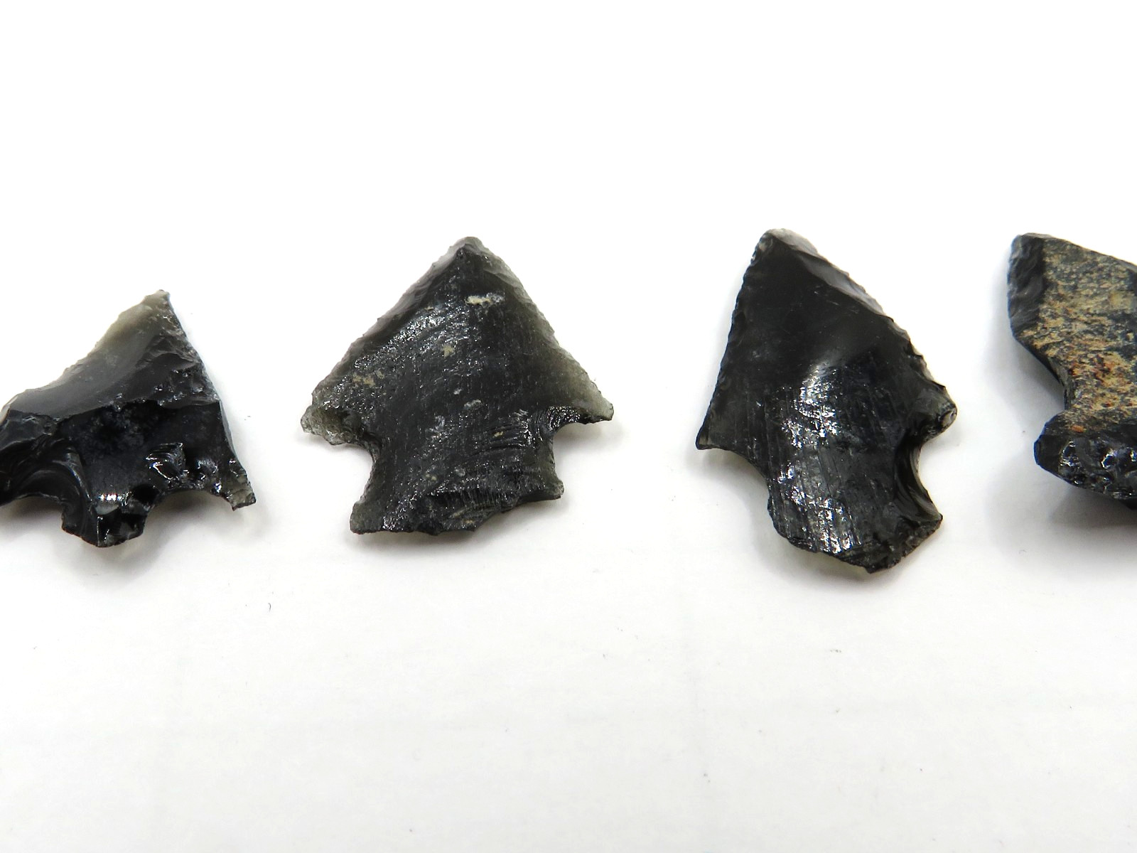 LOT OF 8 INDIAN NATIVE AMERICAN ARROWHEAD / PROJECTILE POINTS FOUND IN OHIO**