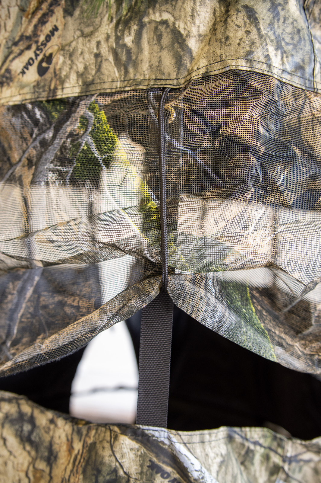 Tree Stand Blind Chameleon Includes the TM100 Tree Mount Mossy Oak DNA