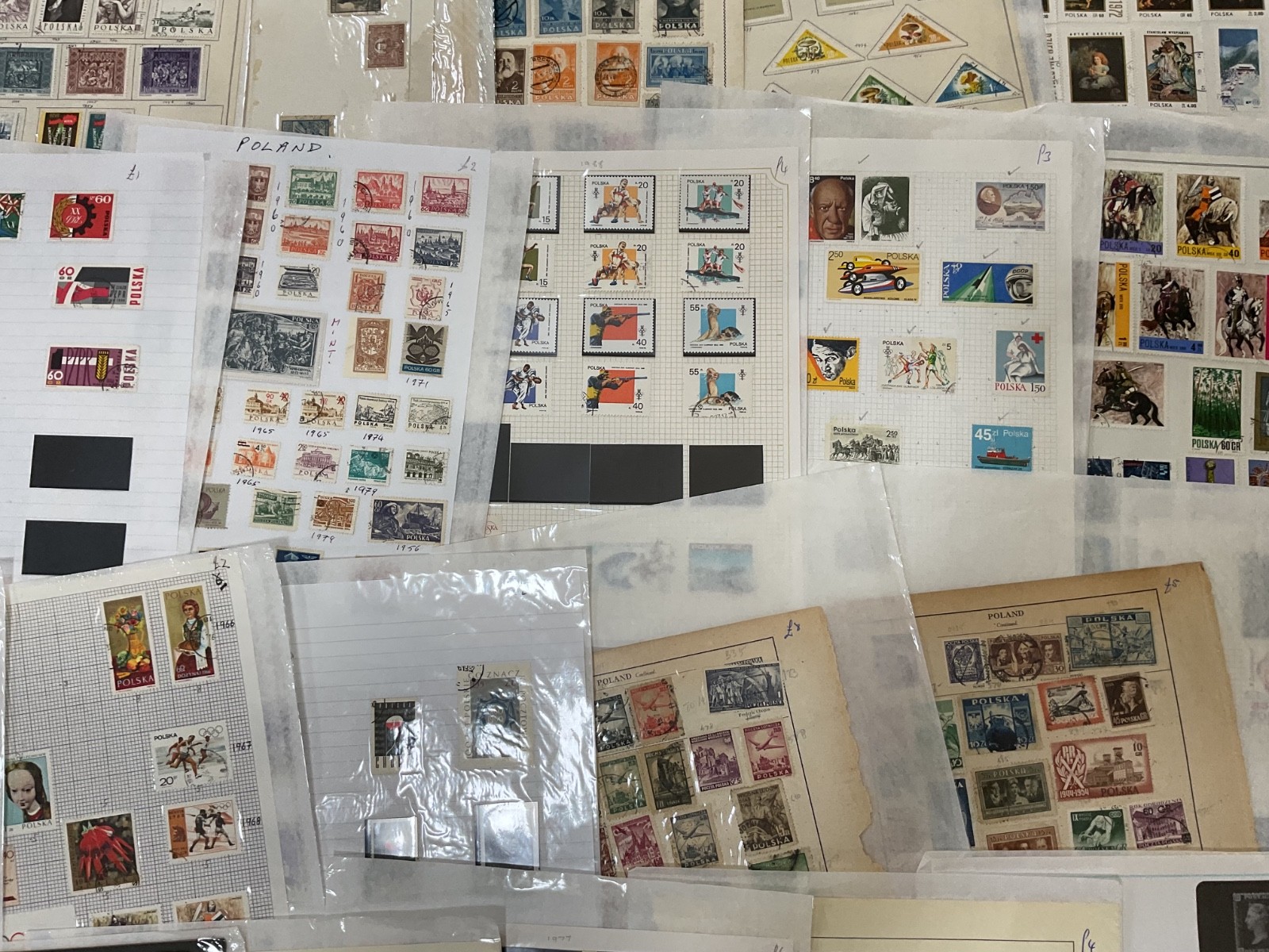 Poland stamps. Ex dealer leaves. Mint/Used. Vintage to modern 1.8kg G118