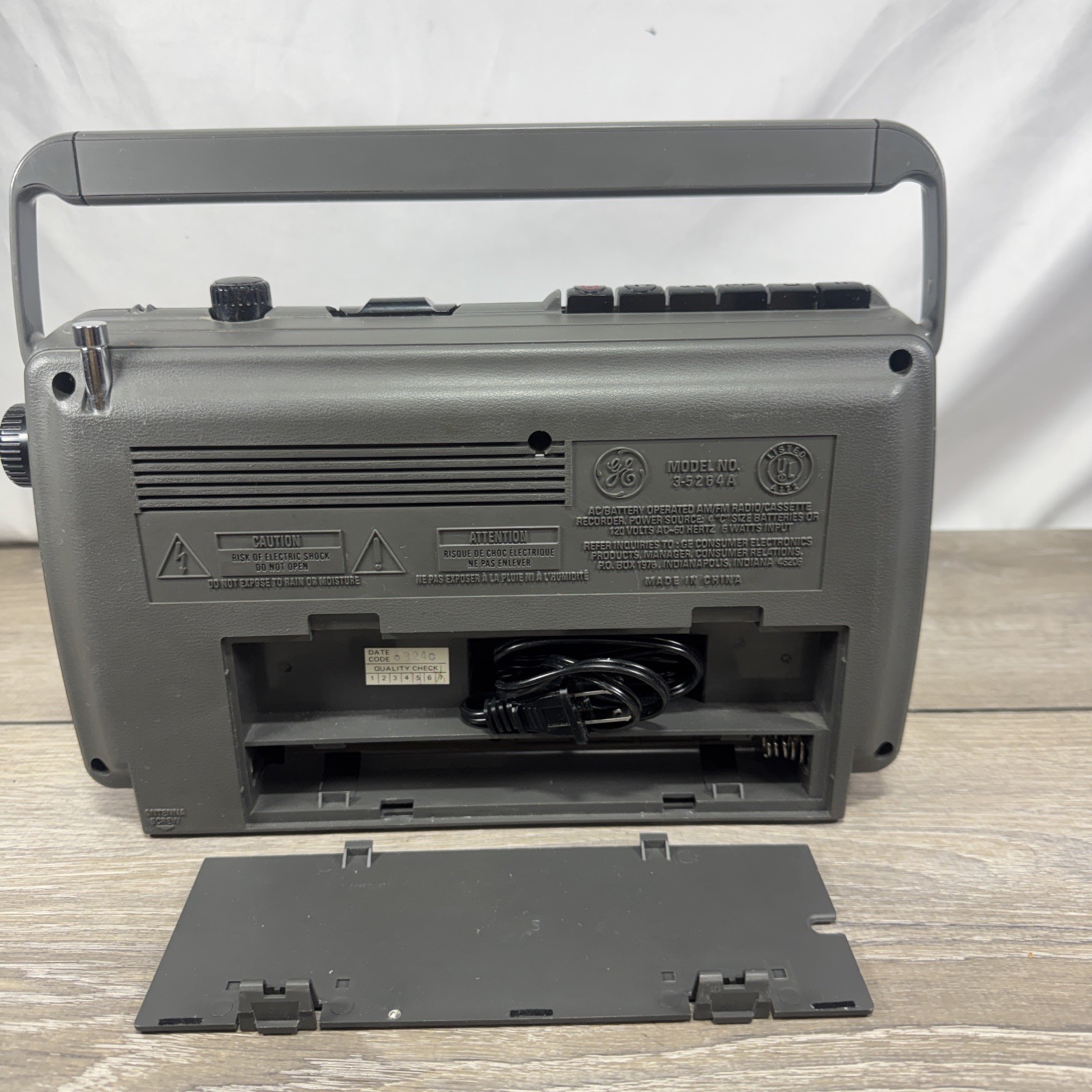 Vintage GE General Electric AM/FM Radio Cassette Player Model 3-5264A Works