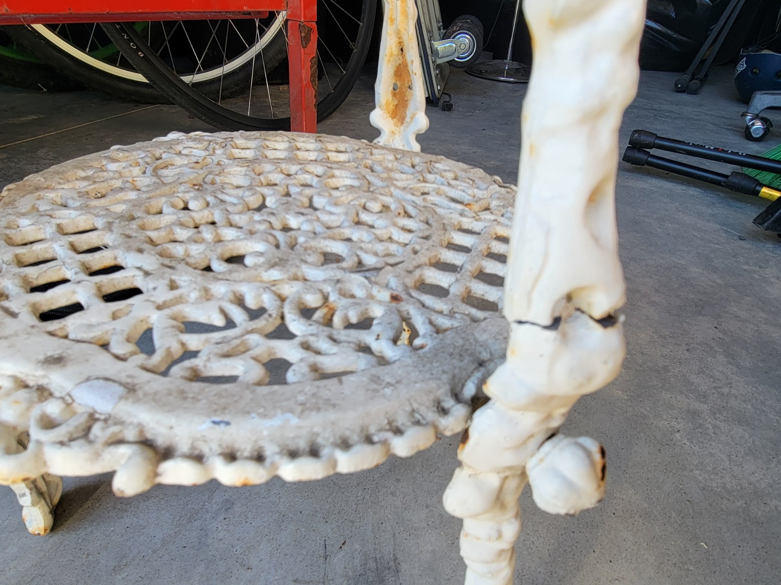 Victorian Style Cast Iron 3-Tier Plant Stand Shelf White