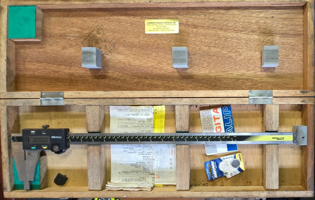 Mitutoyo ABSOLUTE Digimatic Nib Jaw Caliper 0-18" / 0-450mm 550-223-10