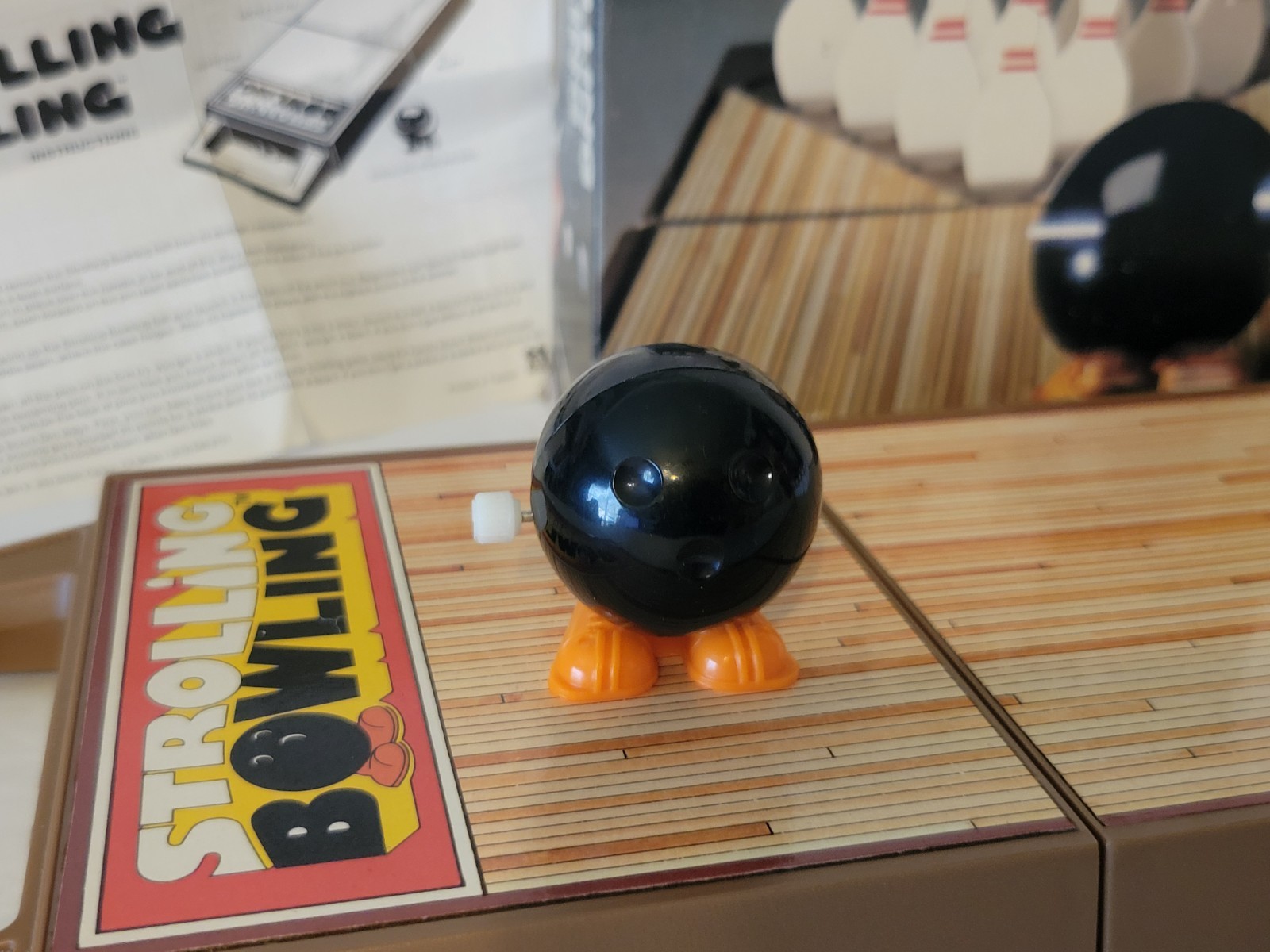 VINTAGE 1980s TOMY WIND UP STROLLING BOWLING GAME WITH BOX WORKING