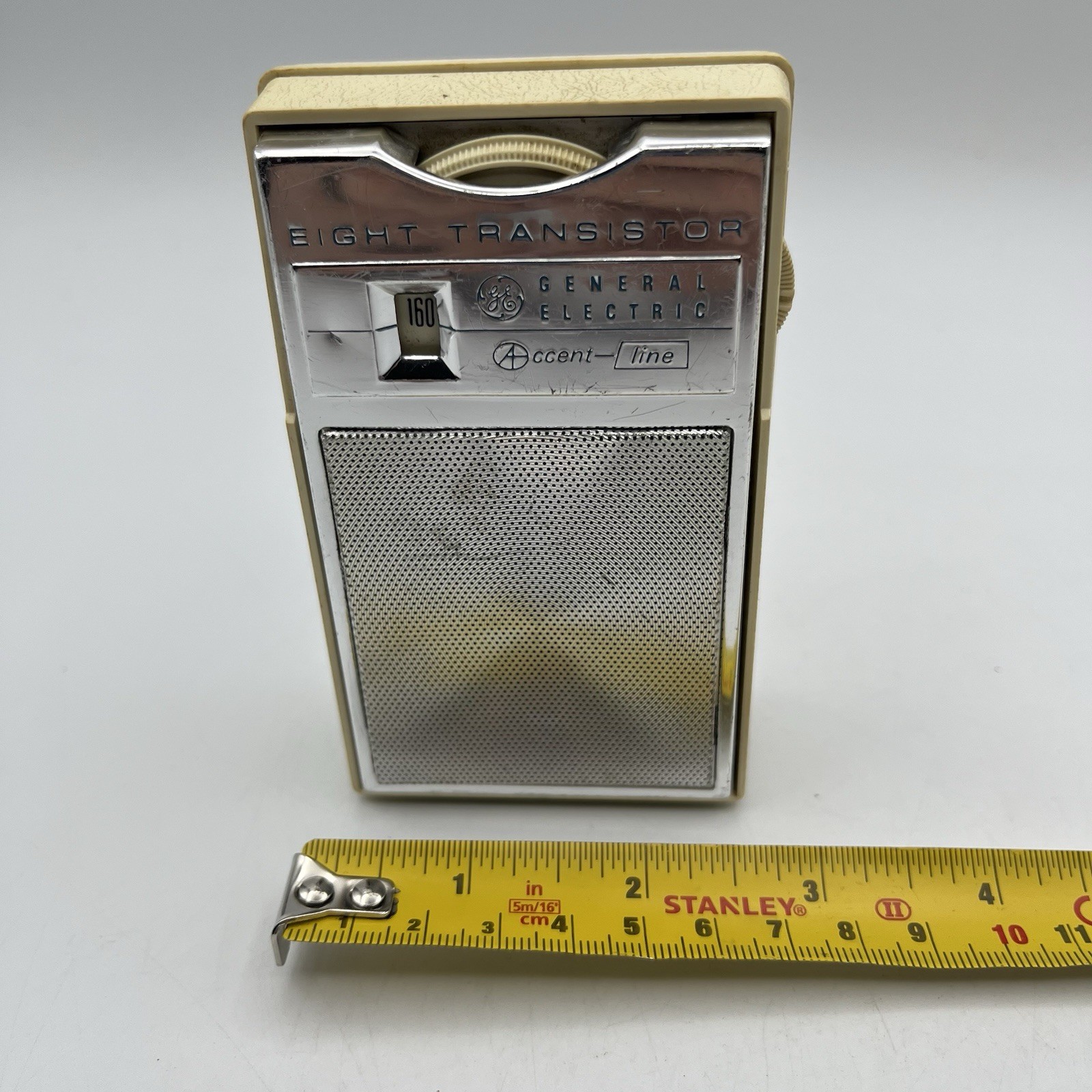 General Electric Accent Line 8 Transistor Radio - Cream - Works - READ BELOW