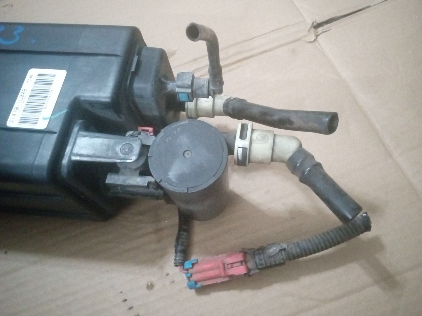 2010-2012 HYUNDAI SANTA FE, 2011-13 KIA SERENTO FUEL VAPOR EMISSIONS 31410-1U000