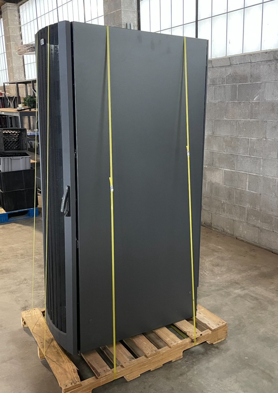 HP 42U Compaq 10K Series Server Rack Cabinet Enclosure w/ Mesh Doors