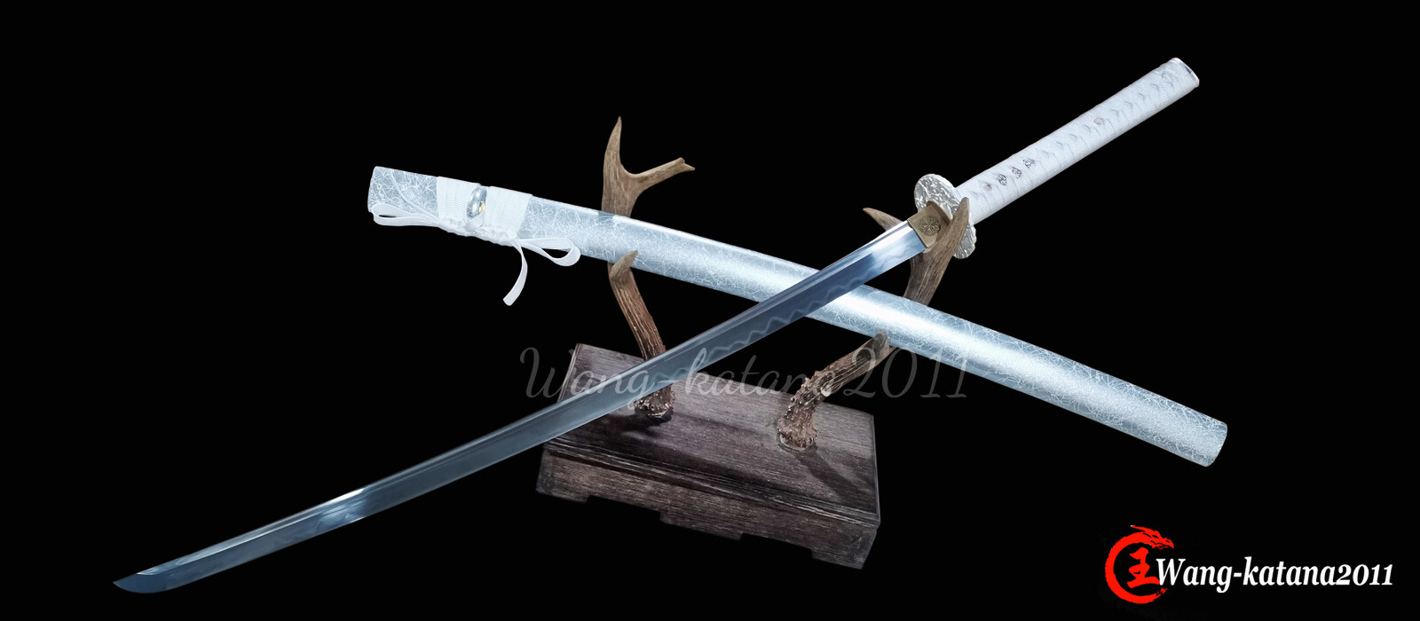 Elegant Silver Dragon Katana Clay Tempered T10 Japanese Samurai Functional Sword