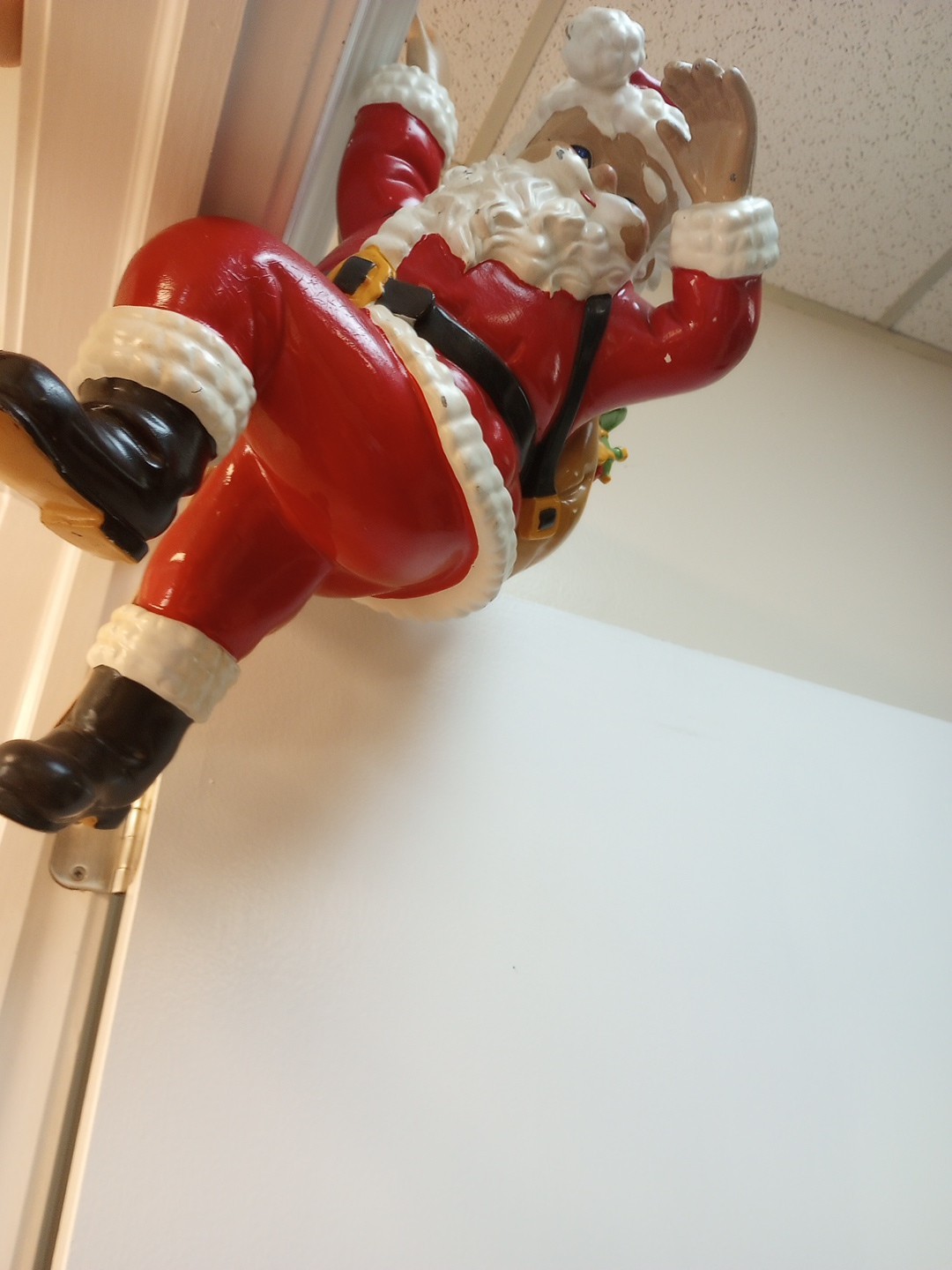 1997 Barthelmess Inc - Climbing Santa Claus Resin Indoor Outdoor