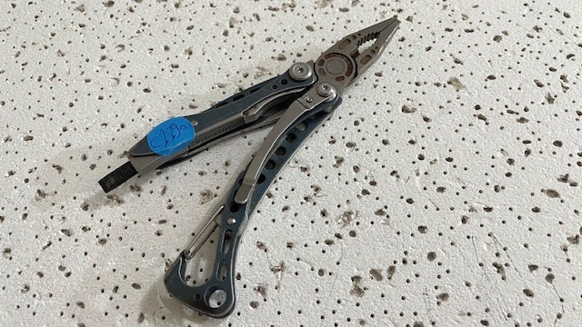 Leatherman Skeletool Stainless Steel Blue Multi Tool Pliers, Combo Blade Knife,