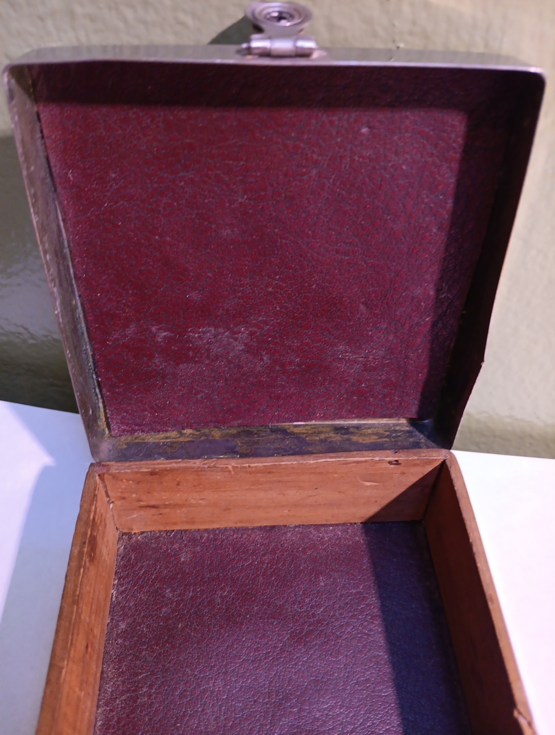 Vintage 3.5 x 3.5 x 1.5 Inch Metal Box/case - Leather/Wood - Cigar/Cigarette