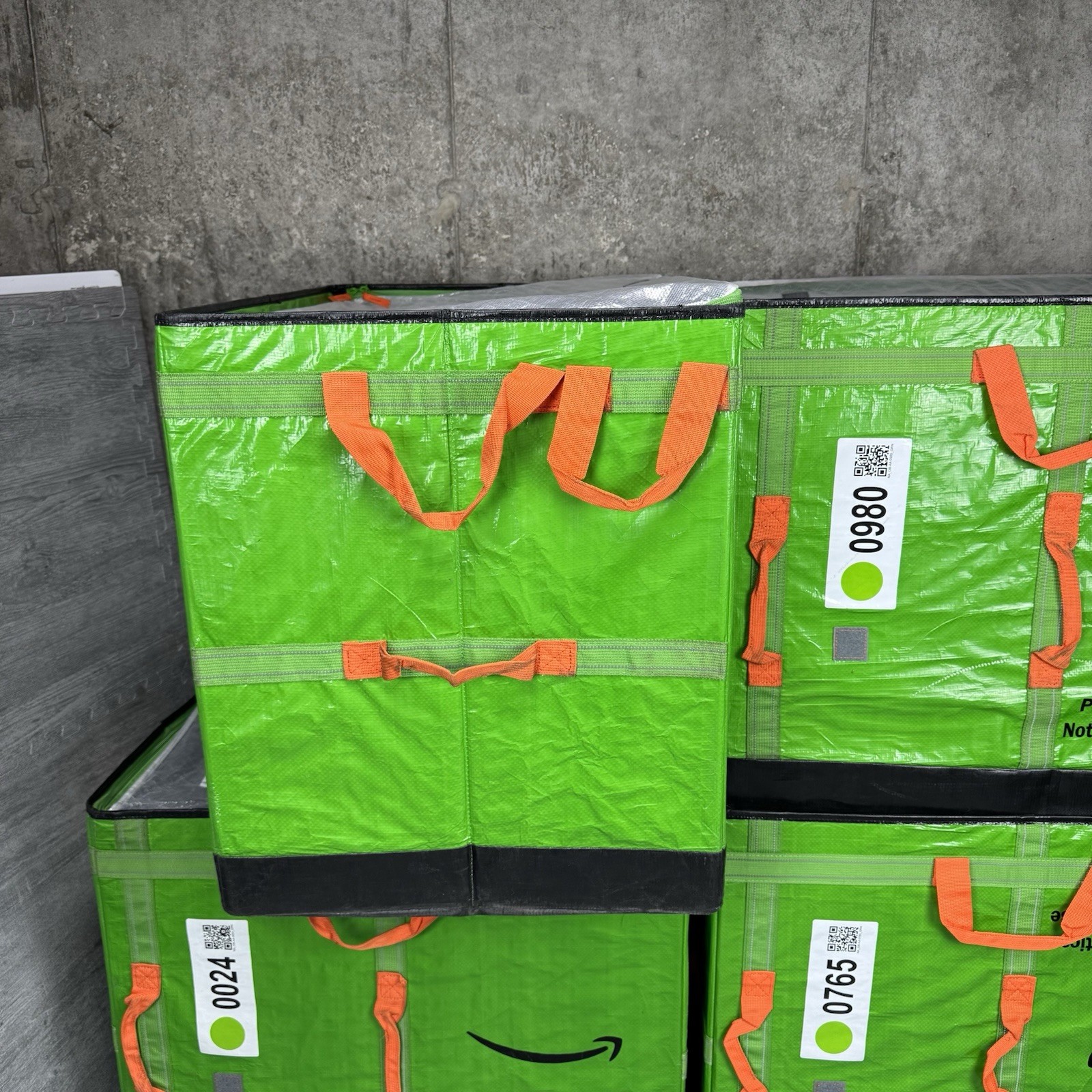 LOT OF 4 PREMIUM AMAZON COURIER DELIVERY CURRENT STYLE TOTE BAGS 28x24x20 GREEN