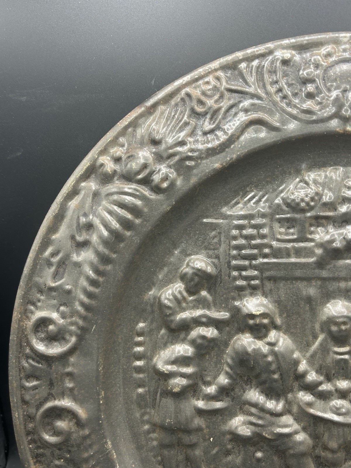 Vintage English Brass Hammered Wall Plate Decorative Tile (14 inch)