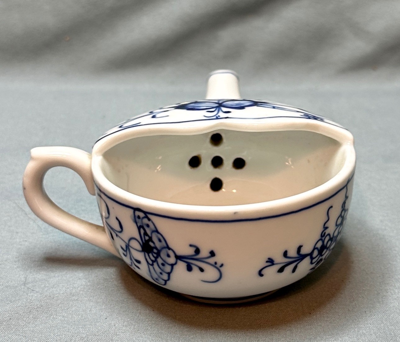 Handpainted Cobalt Blue Onion porcelain INVALID FEEDER / PAP BOAT