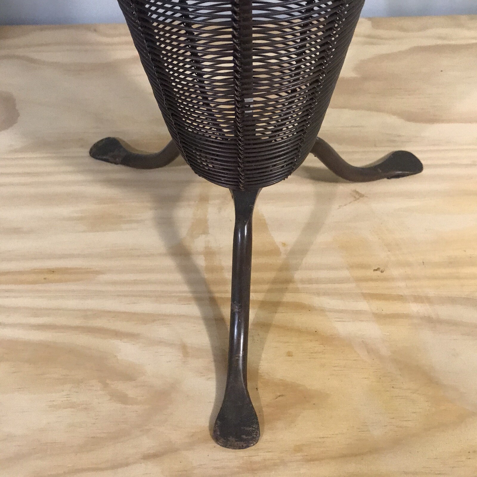 Umbrella Stand Umbrella Shaped Holder Metal wire wood handle 31” Pier 1