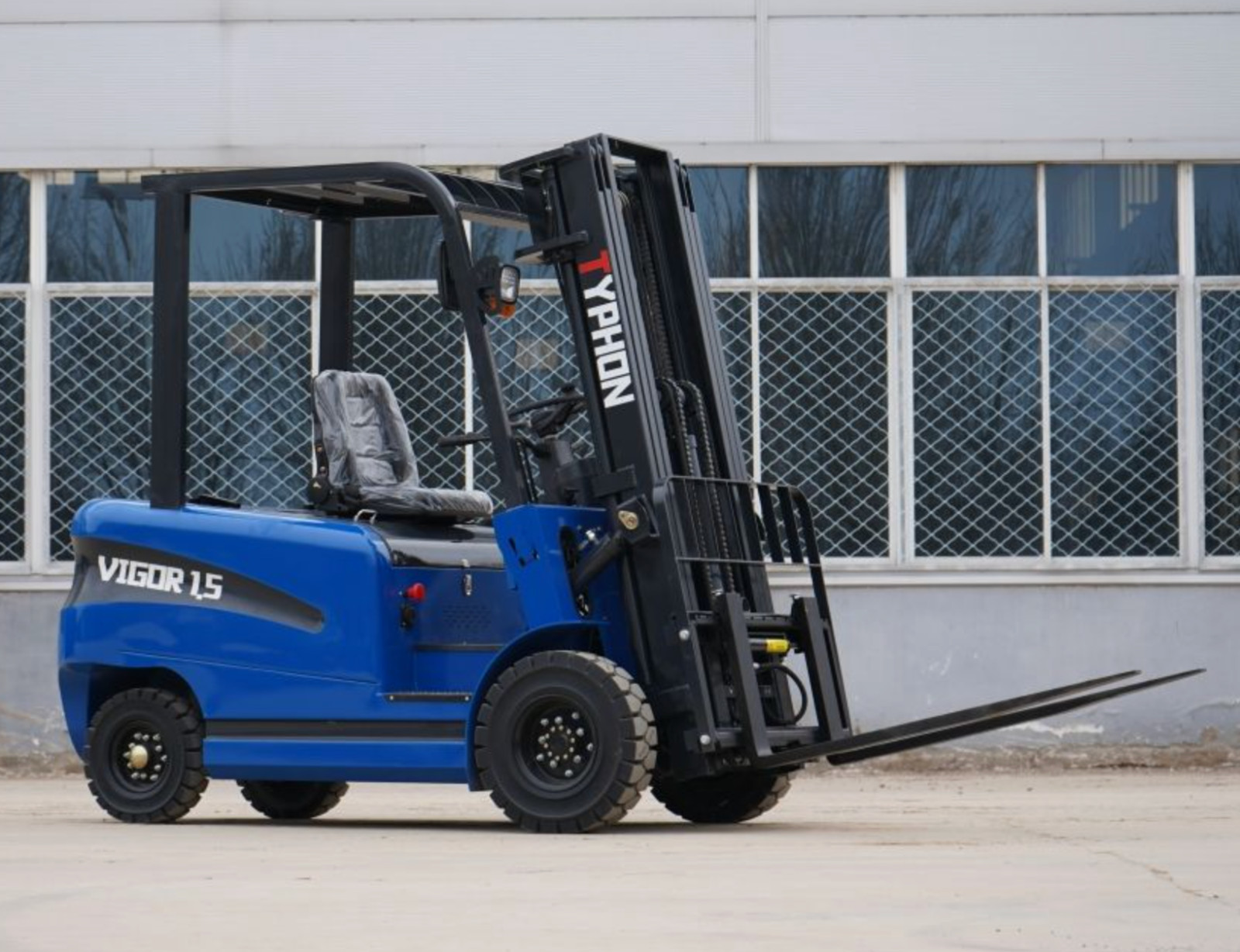 Electric Forklift 1.5 Ton Rated Capacity Lifter Truck w side shift Brand New USA